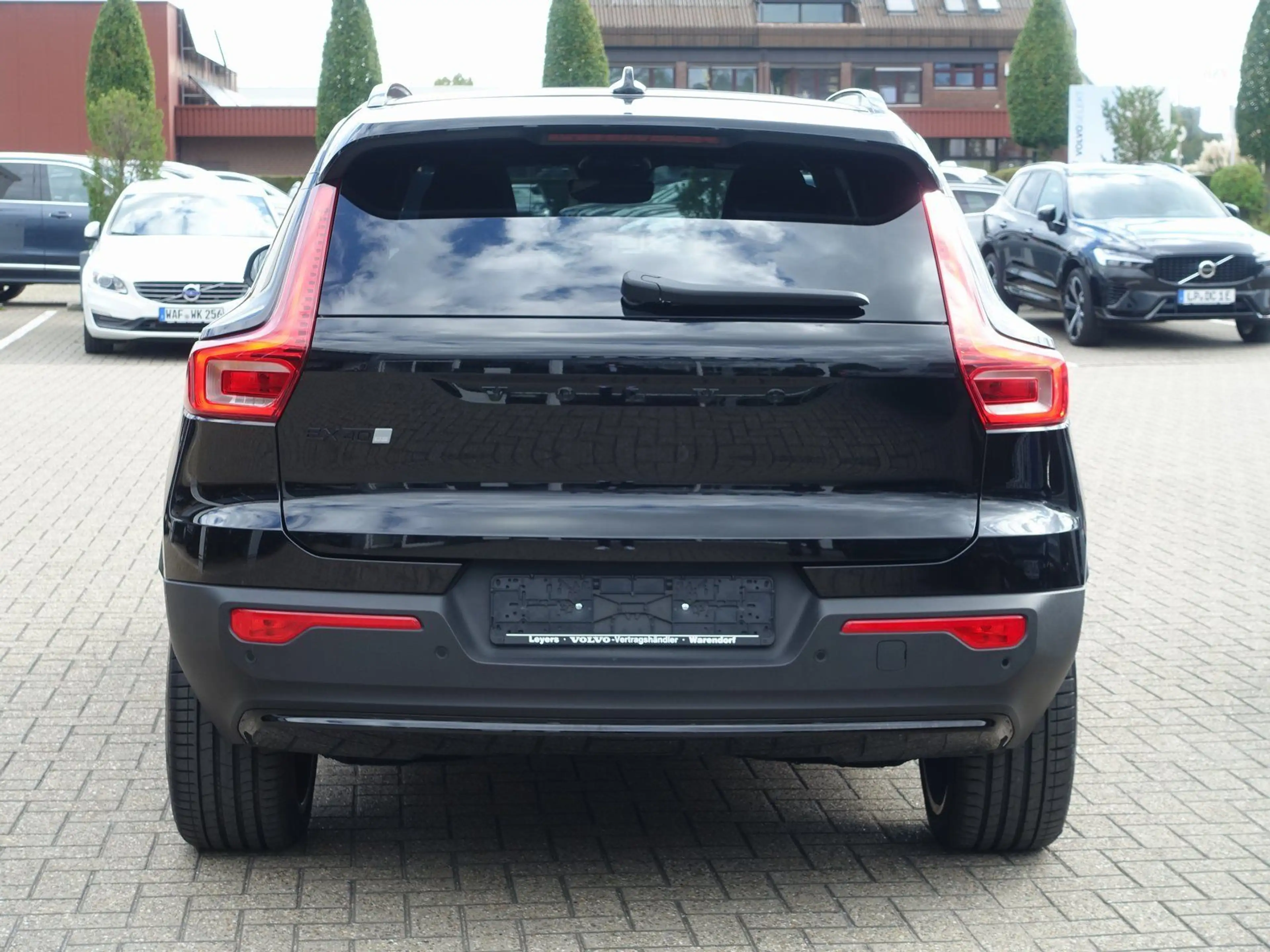 Volvo EX40 Black Edition Plus Single Motor Extended — photo 5