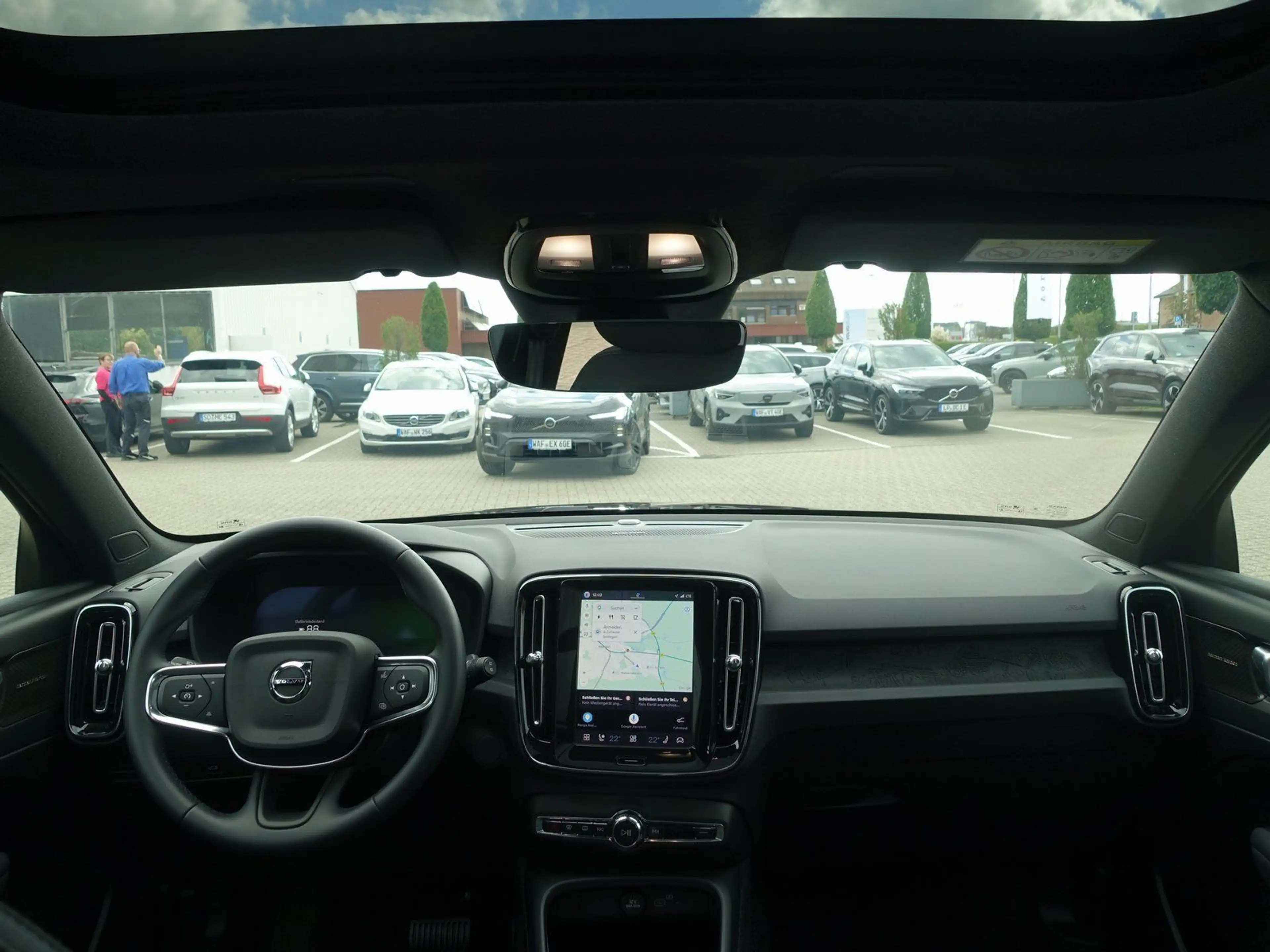 Volvo EX40 Black Edition Plus Single Motor Extended — photo 12