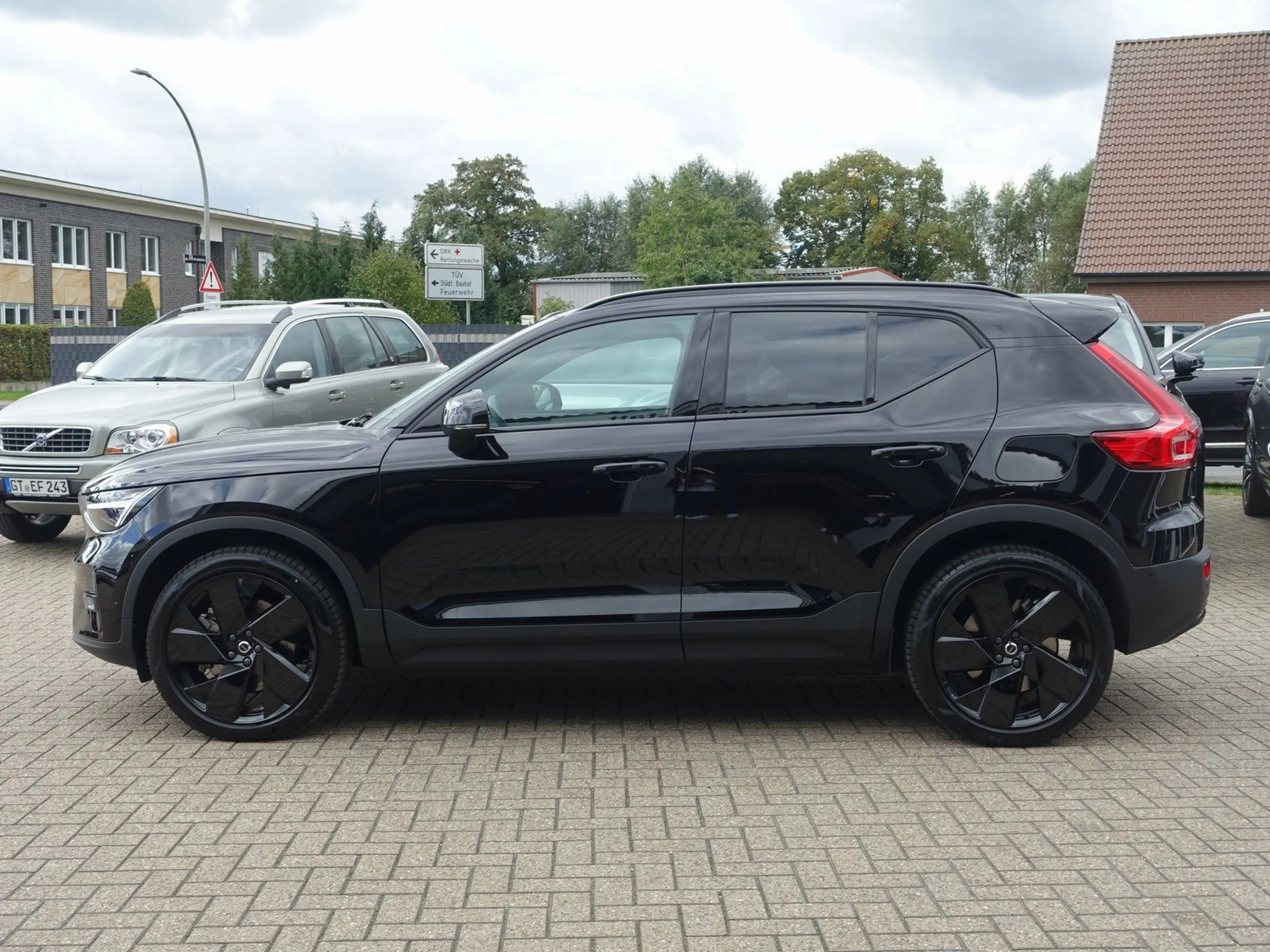 Volvo EX40 Black Edition Plus Single Motor Extended — photo 6