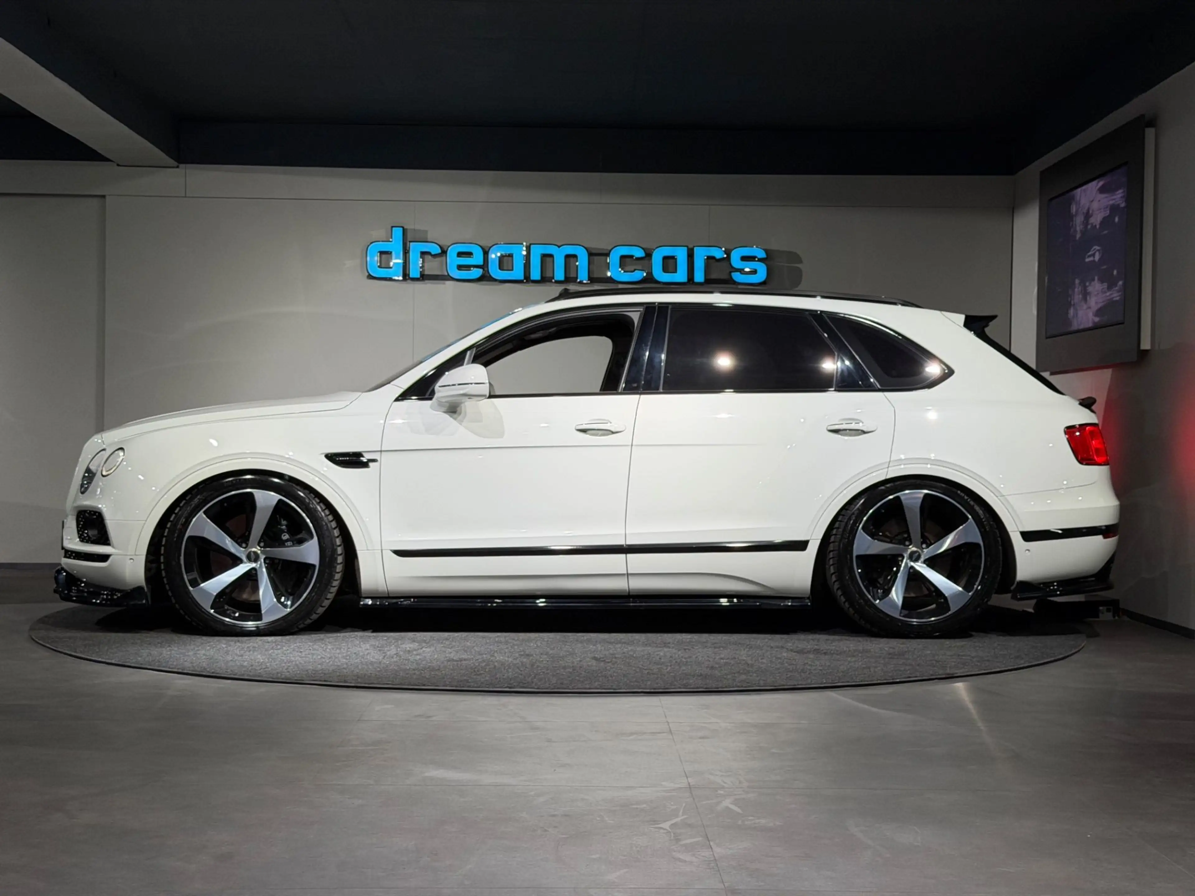 Bentley Bentayga 6.0 W12 4WD LUXUS SUV l Glacier White l Brunel Le — photo 12