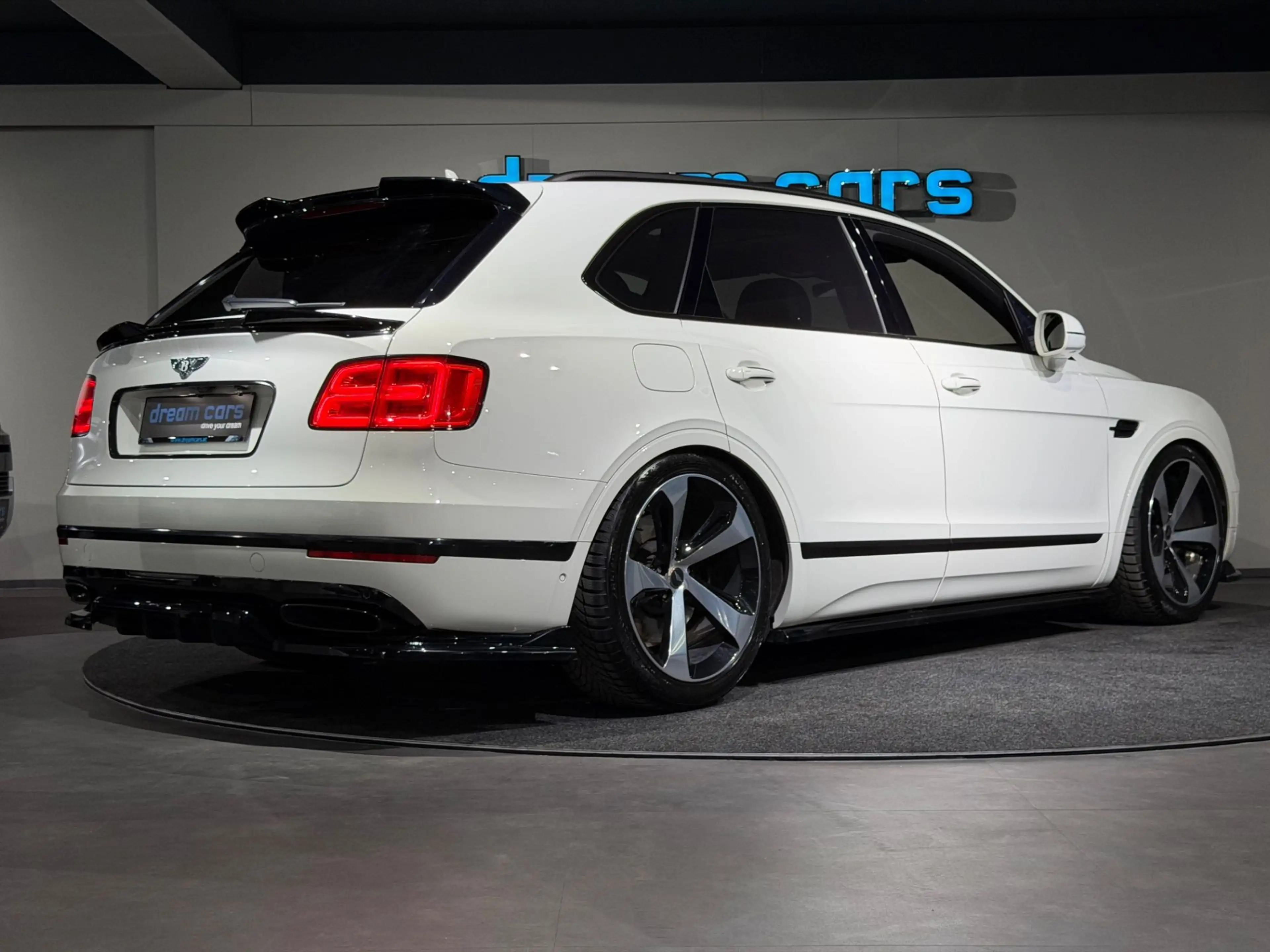 Bentley Bentayga 6.0 W12 4WD LUXUS SUV l Glacier White l Brunel Le — photo 2
