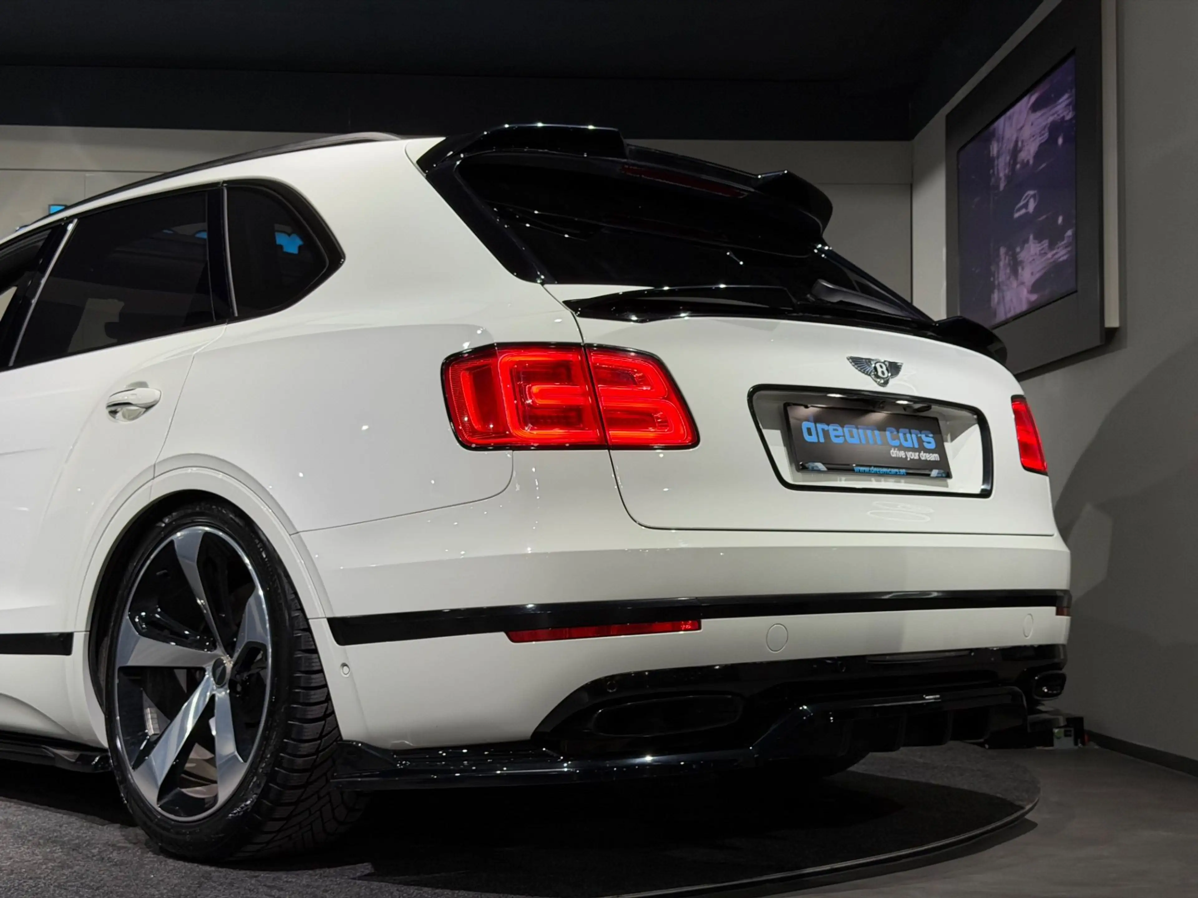 Bentley Bentayga 6.0 W12 4WD LUXUS SUV l Glacier White l Brunel Le — photo 11