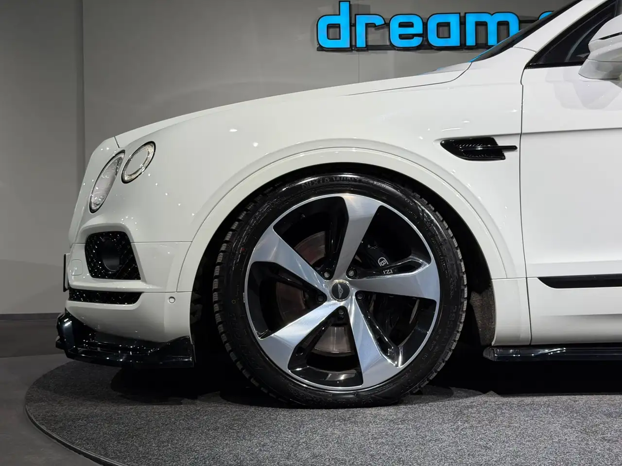 Bentley Bentayga 6.0 W12 4WD LUXUS SUV l Glacier White l Brunel Le Bild 13