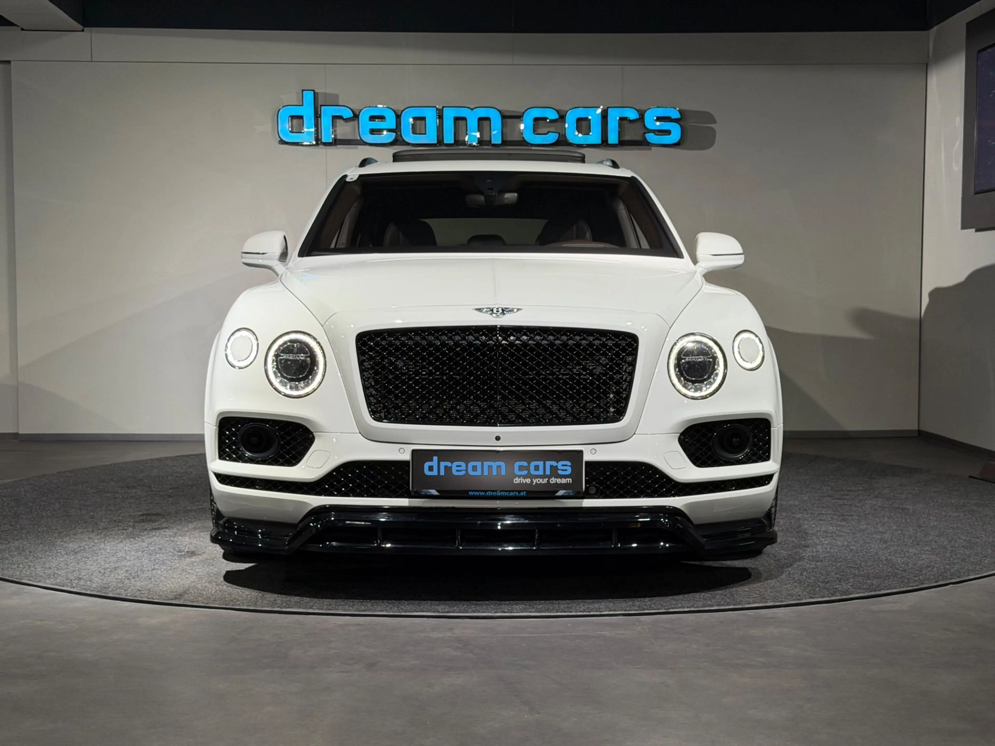 Bentley Bentayga 6.0 W12 4WD LUXUS SUV l Glacier White l Brunel Le — photo 3