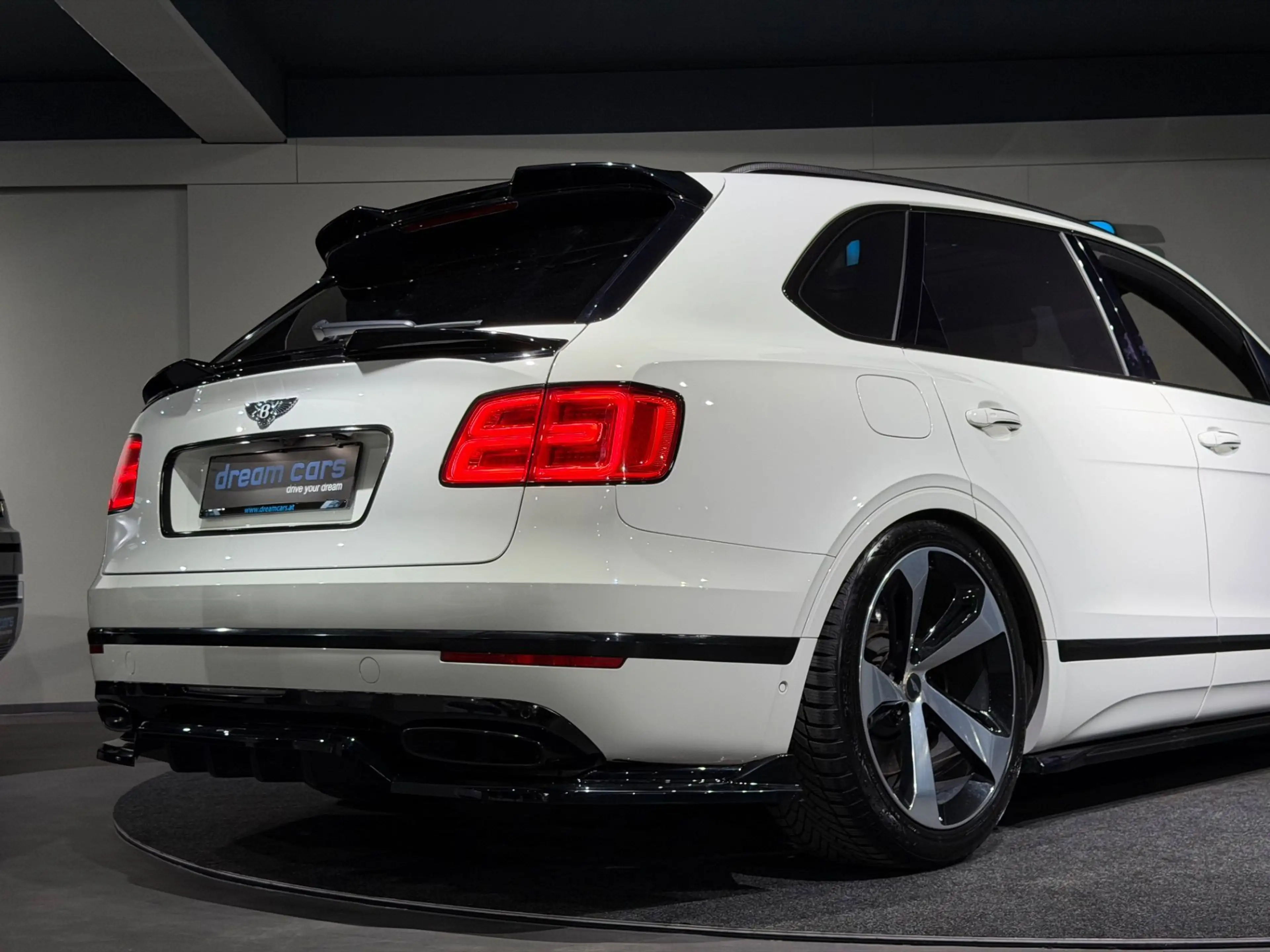 Bentley Bentayga 6.0 W12 4WD LUXUS SUV l Glacier White l Brunel Le — photo 10
