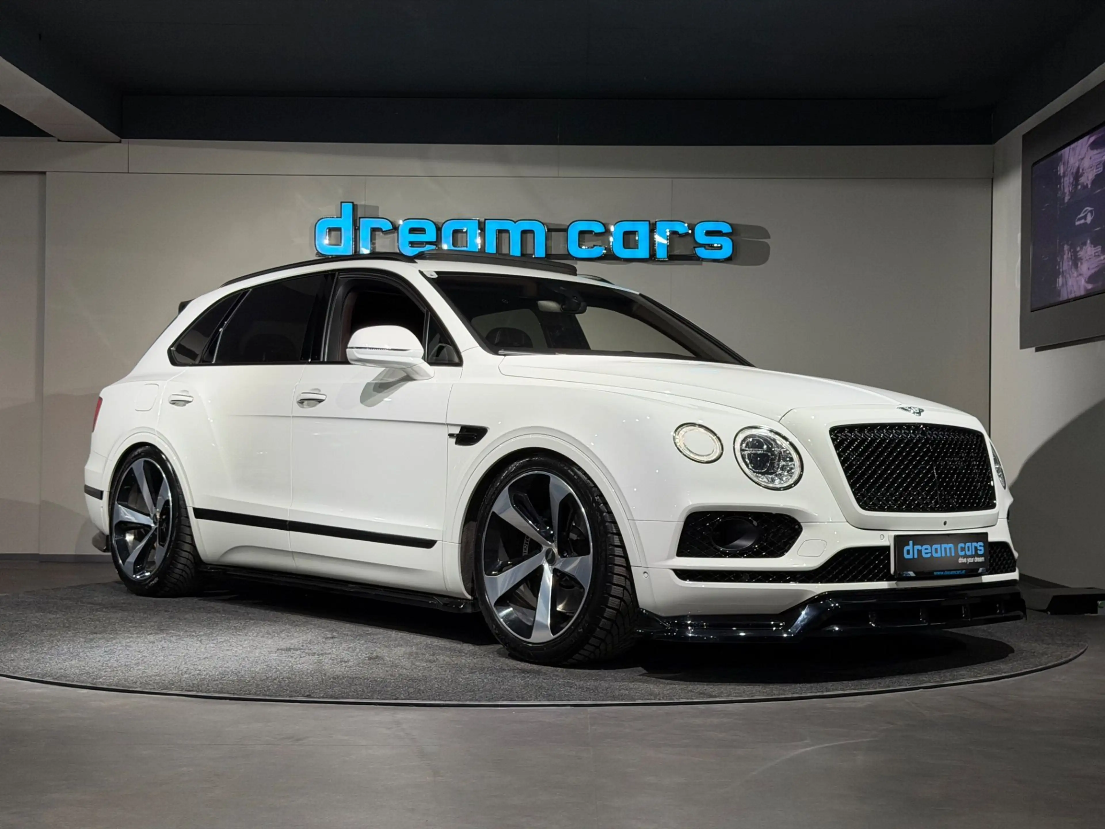 Bentley Bentayga 6.0 W12 4WD LUXUS SUV l Glacier White l Brunel Le — photo 5