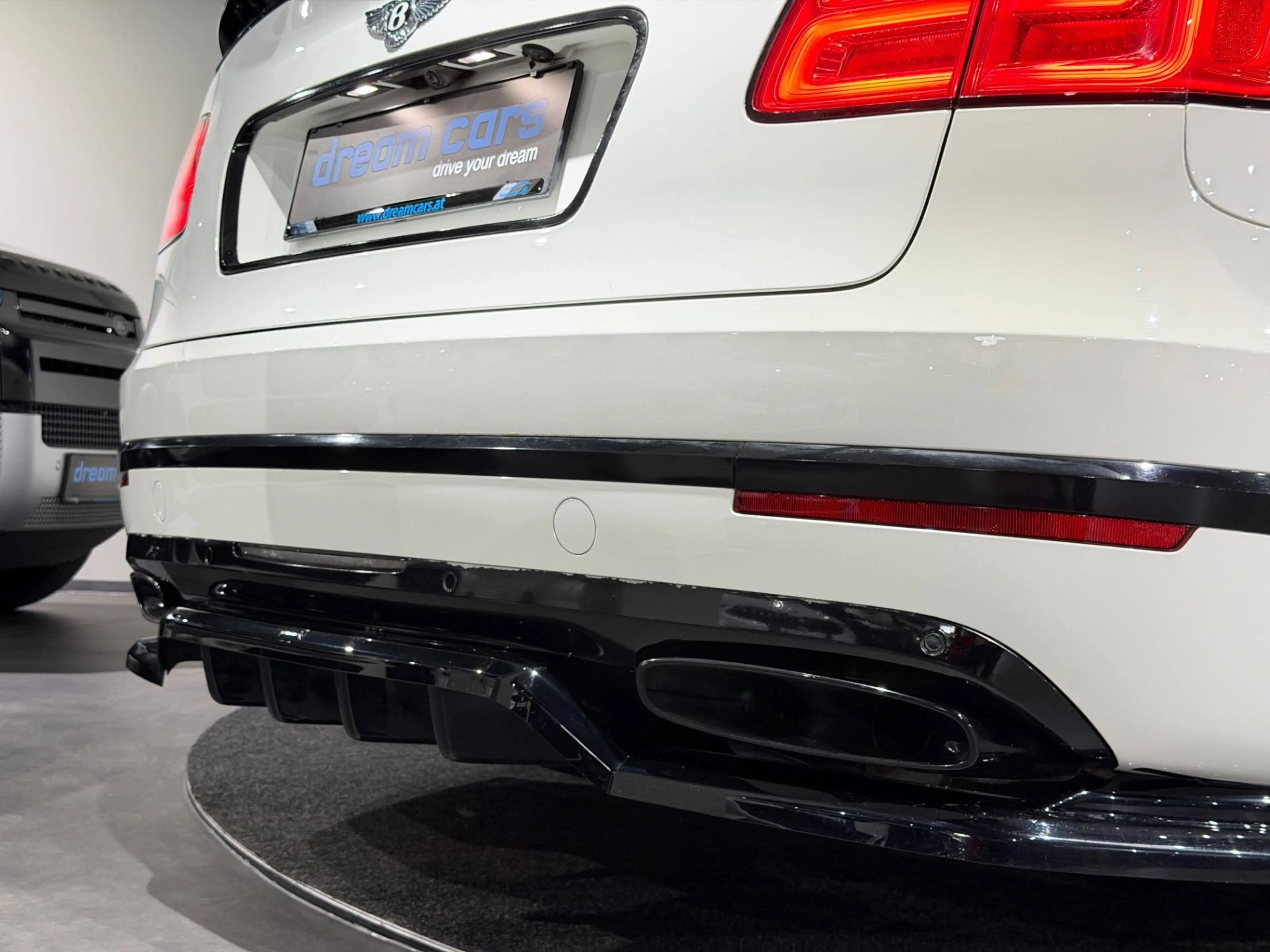 Bentley Bentayga 6.0 W12 4WD LUXUS SUV l Glacier White l Brunel Le — photo 15