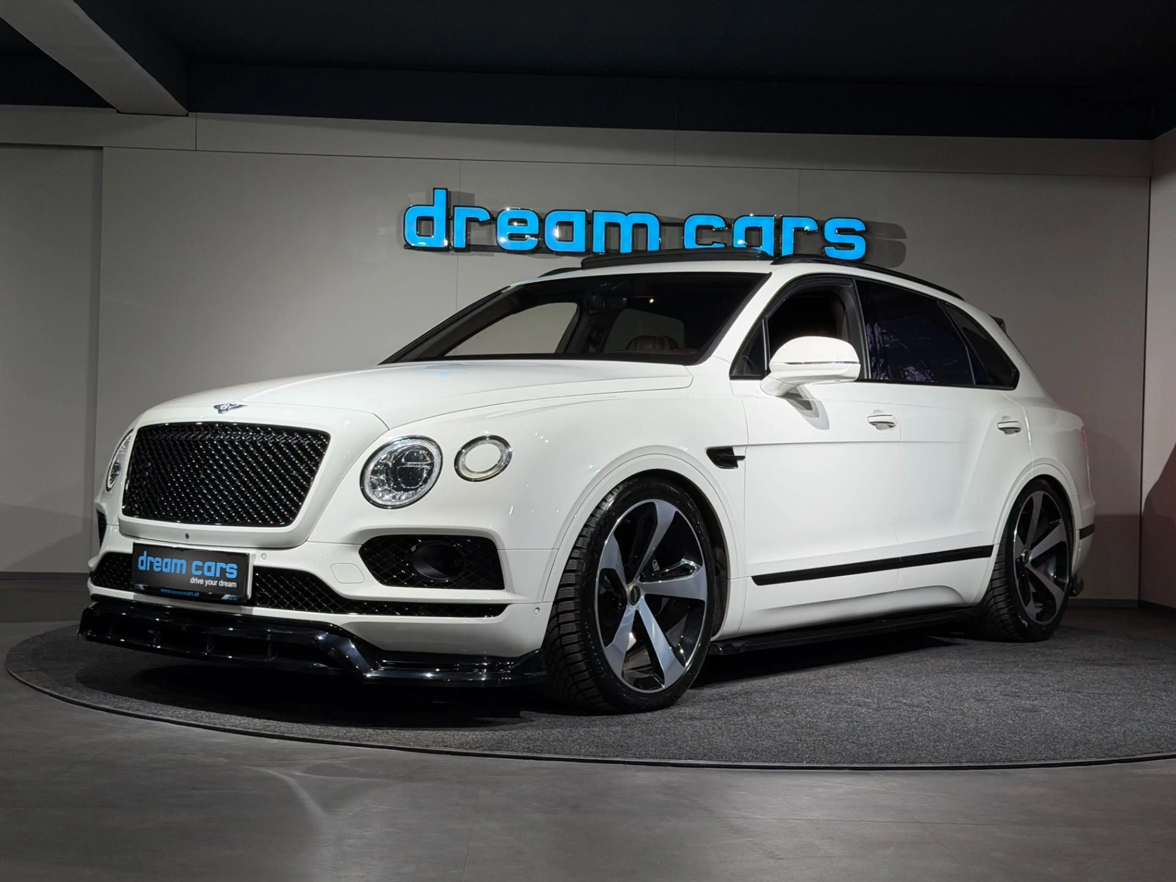 Bentley Bentayga 6.0 W12 4WD LUXUS SUV l Glacier White l Brunel Le — photo 6