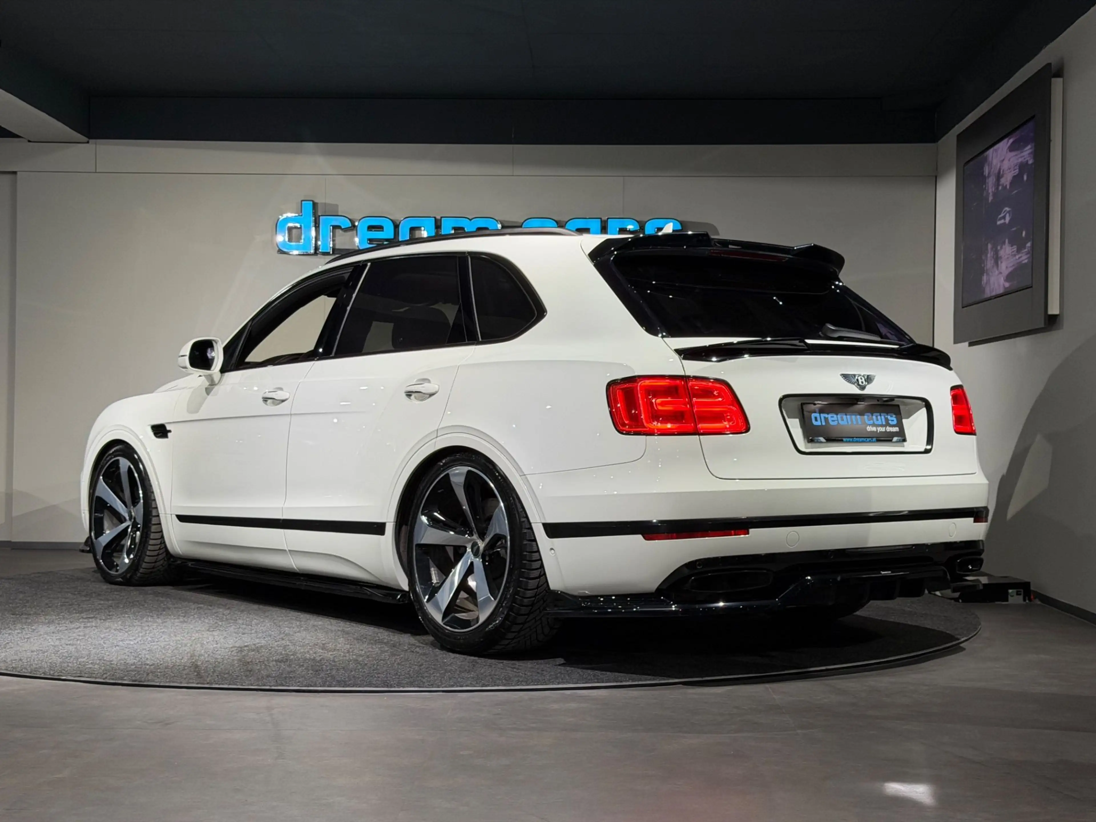 Bentley Bentayga 6.0 W12 4WD LUXUS SUV l Glacier White l Brunel Le — photo 4