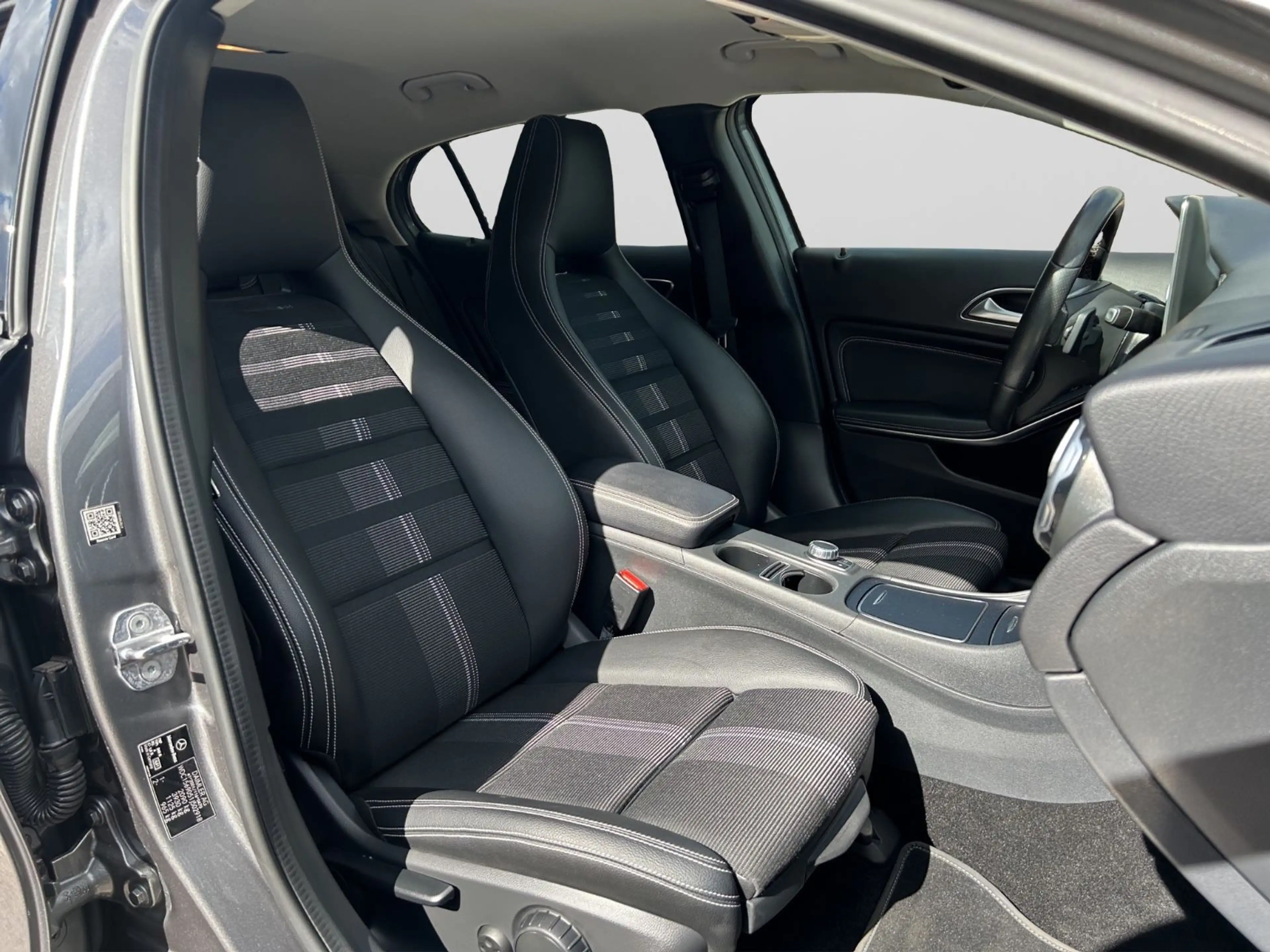 Mercedes-Benz GLA 220 CDI / d 4Matic  / NAVI / Temp. / SHZ / — photo 10