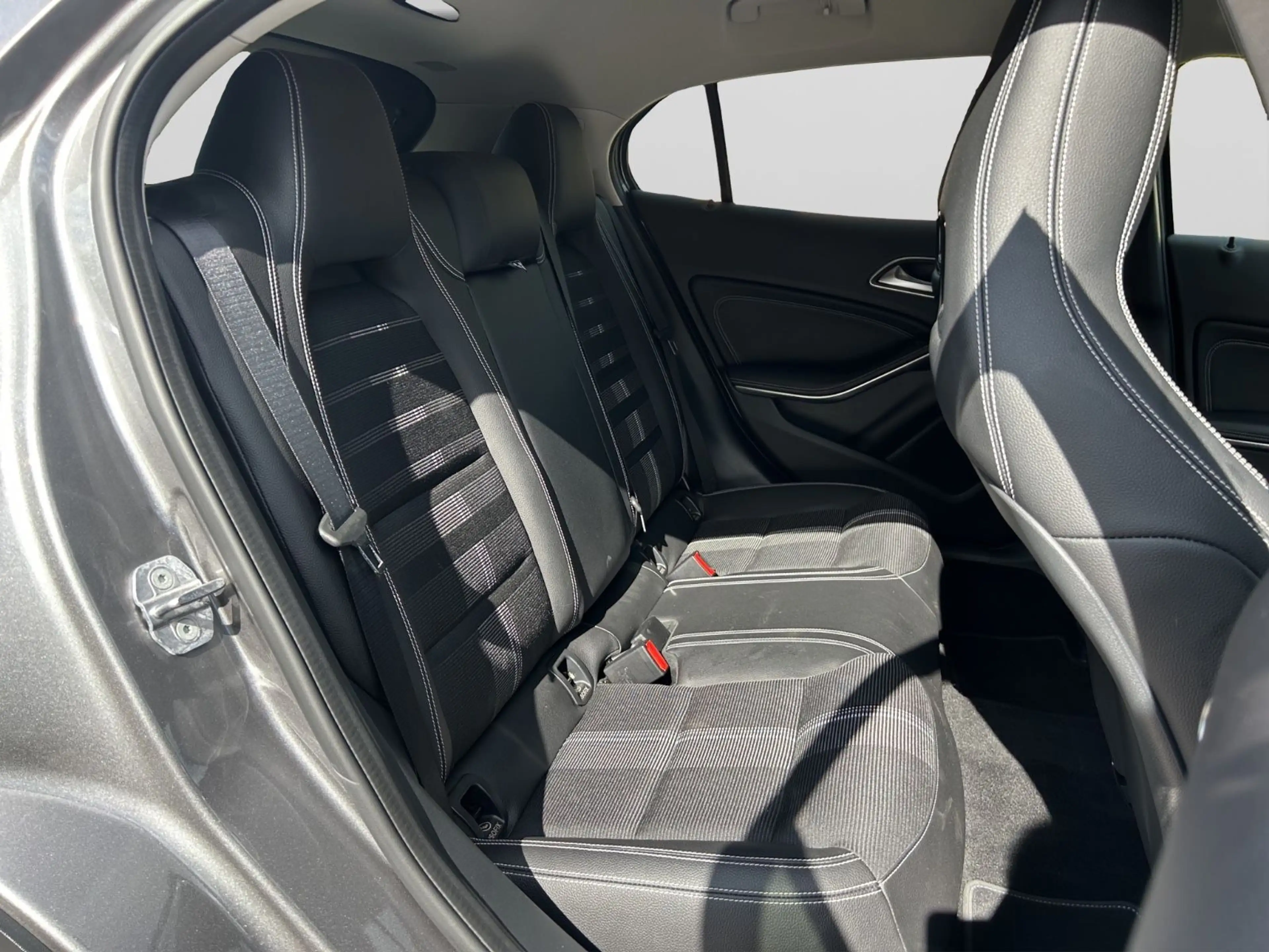 Mercedes-Benz GLA 220 CDI / d 4Matic  / NAVI / Temp. / SHZ / — photo 12