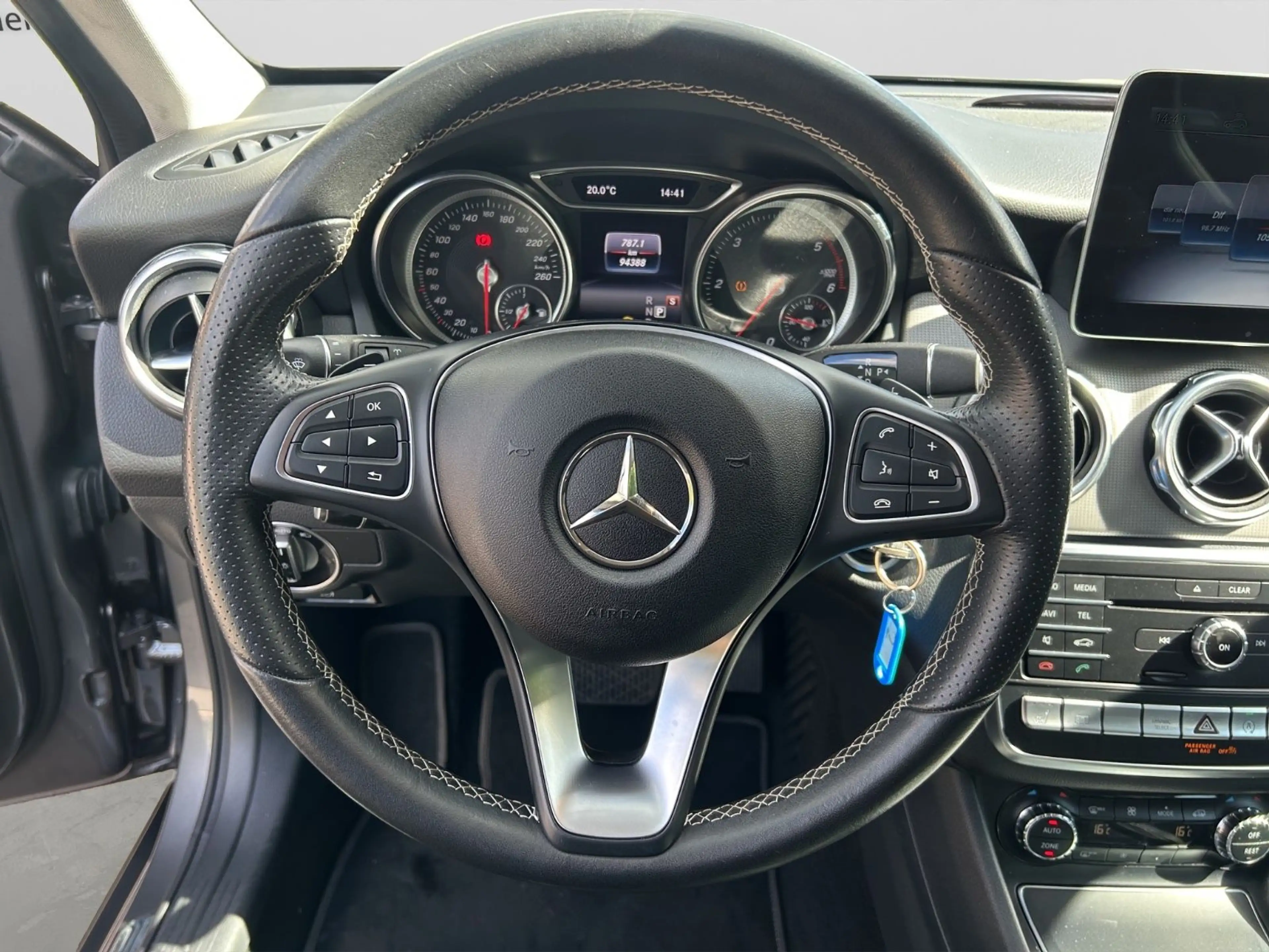 Mercedes-Benz GLA 220 CDI / d 4Matic  / NAVI / Temp. / SHZ / — photo 13