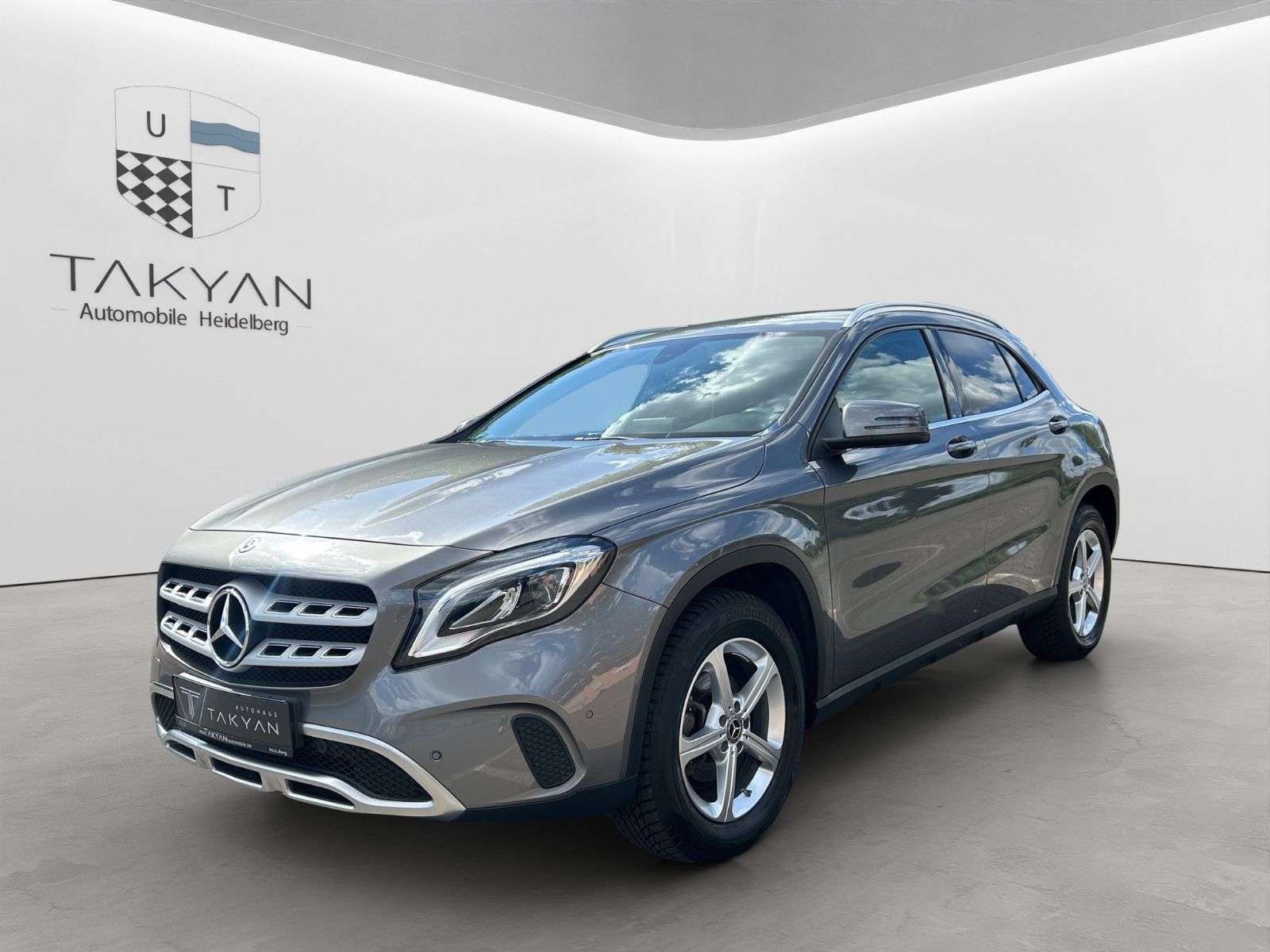 Mercedes-Benz GLA 220