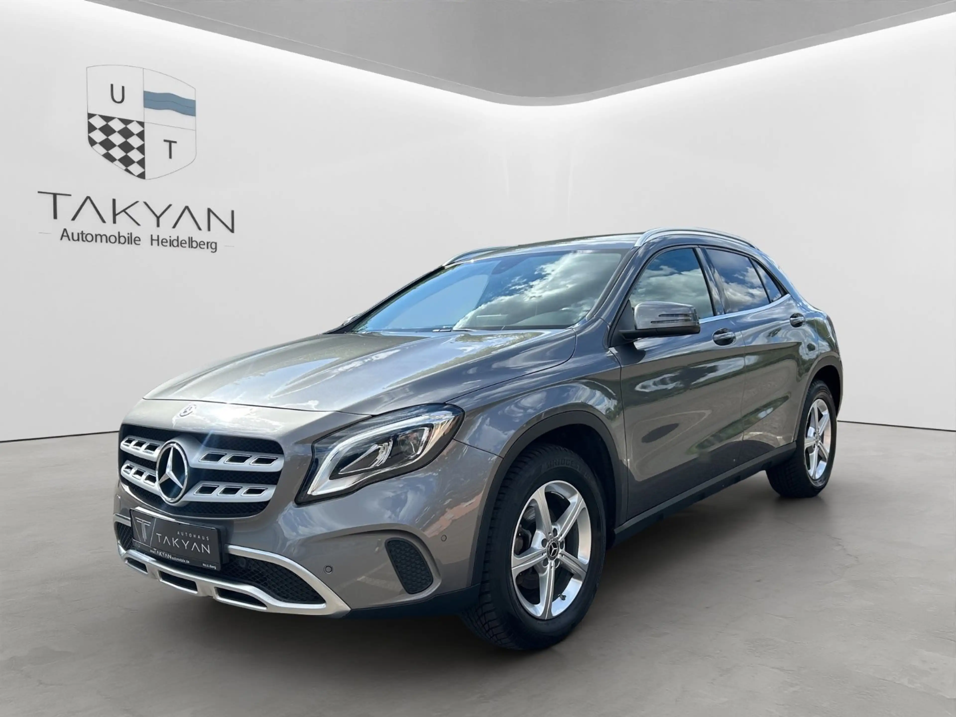 Mercedes-Benz GLA 220 CDI / d 4Matic  / NAVI / Temp. / SHZ /