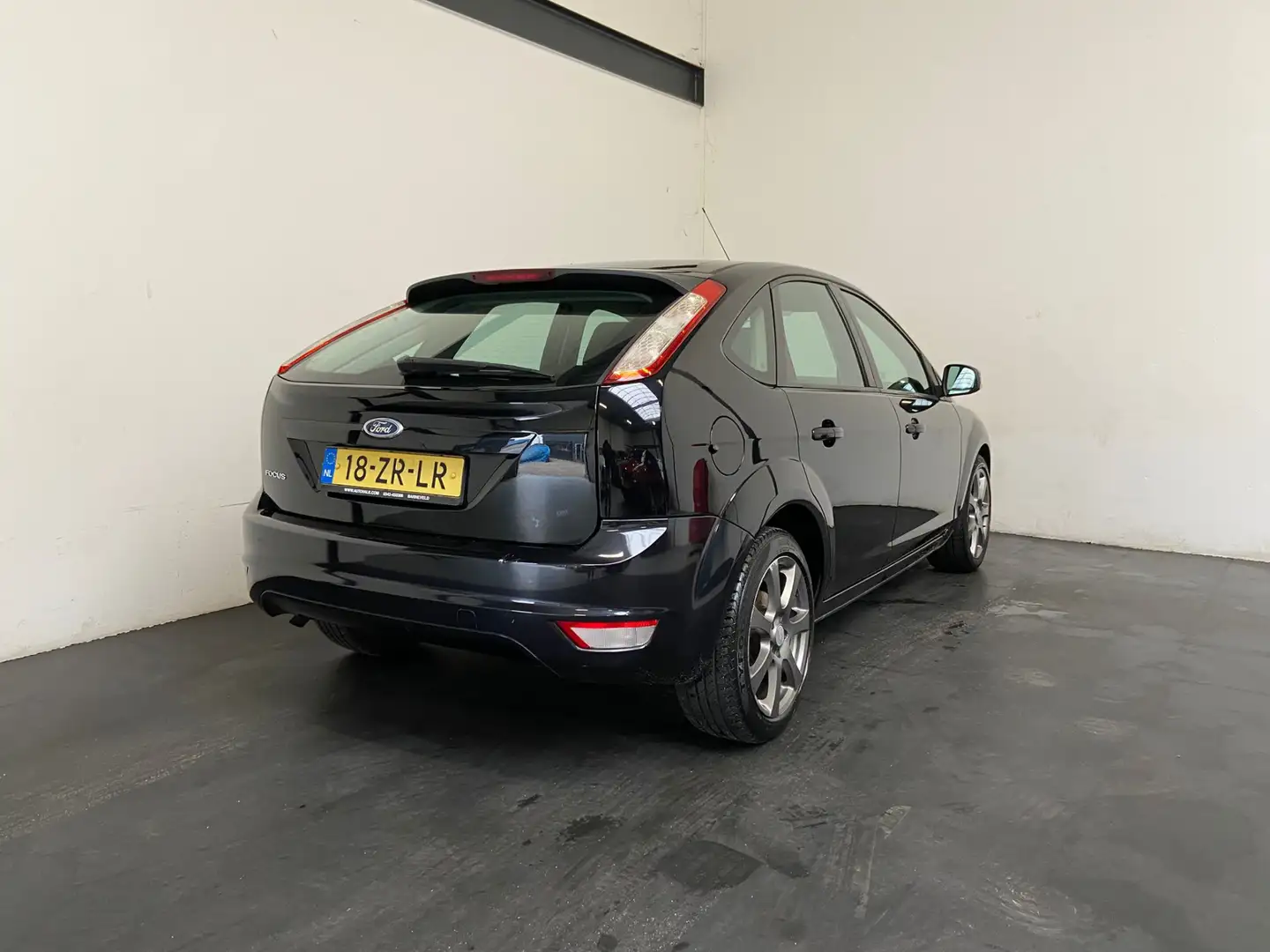 Ford Focus 1.6 Airco. Elek. Pakket. 5-Deurs. 18´´ LM! Zwart - 2