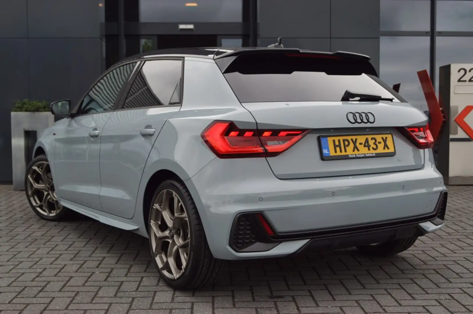 Audi A1 Sportback 30 TFSI S-Line /Navi /Camera /LED/18 Inc Gris - 2