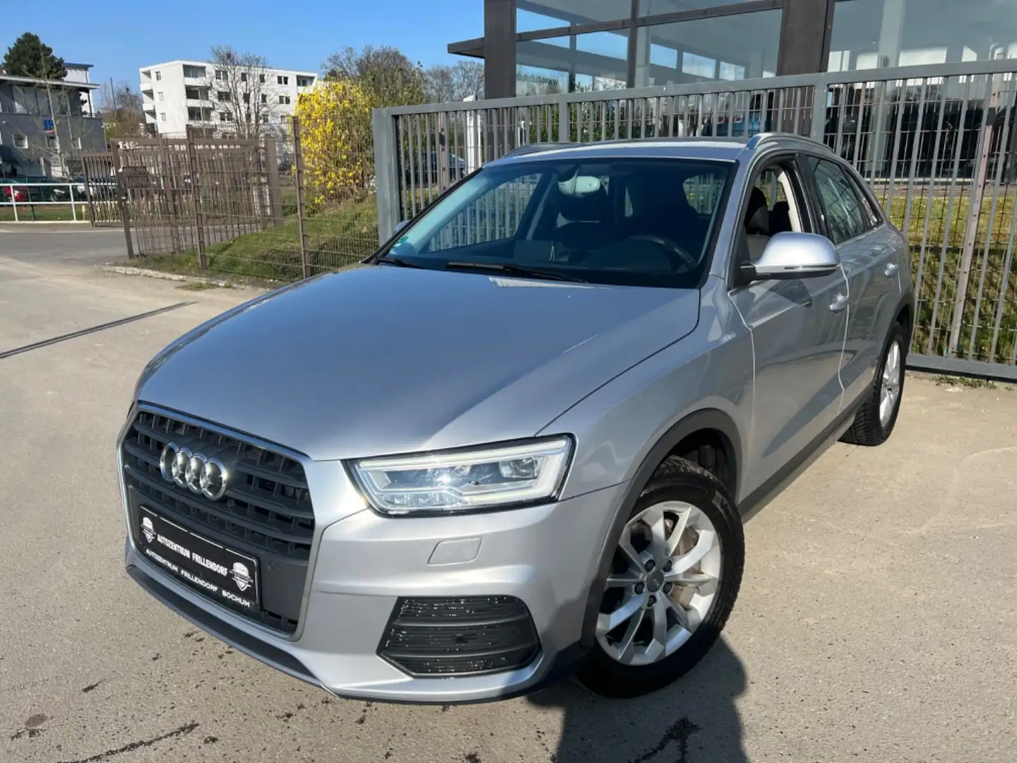 Audi Q3 design quattro AUTOMATIK/LED/NAVI/31TKM!!! Silber - 1