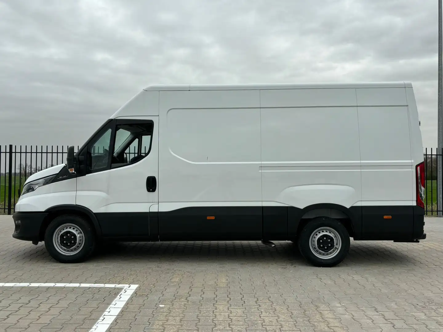 Iveco Daily 35S14V 2.3 136 pk 352L H3 Wit - 2