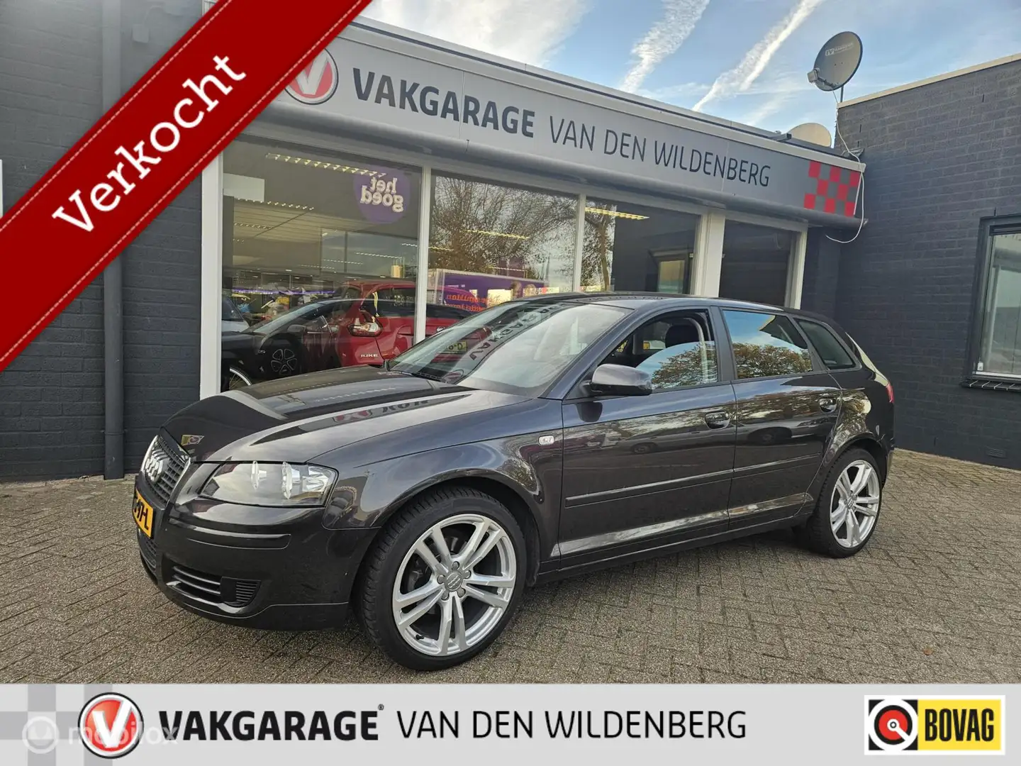 Audi A3 Sportback 1.6 Attraction Pro Line Noir - 1