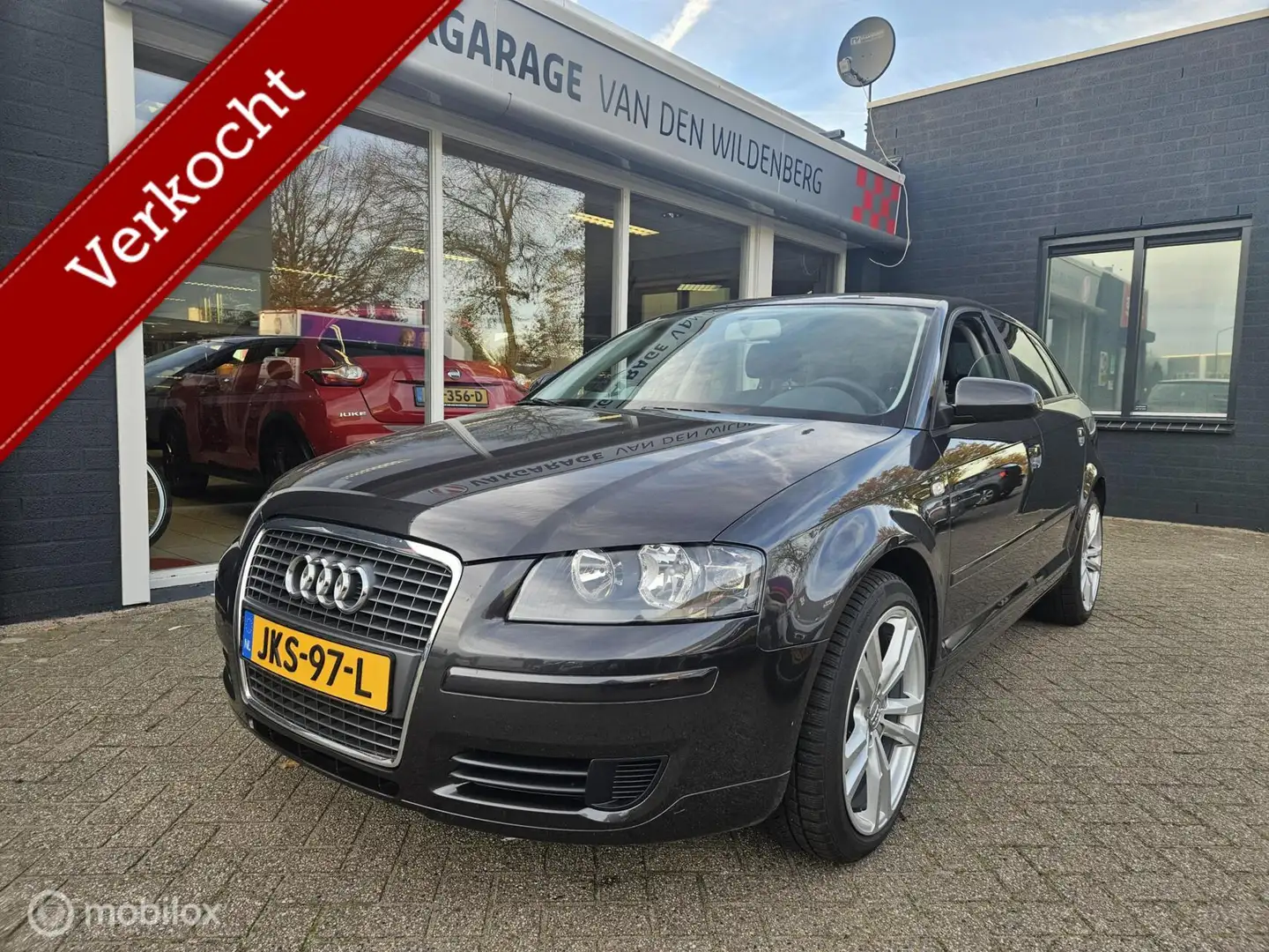 Audi A3 Sportback 1.6 Attraction Pro Line Noir - 2