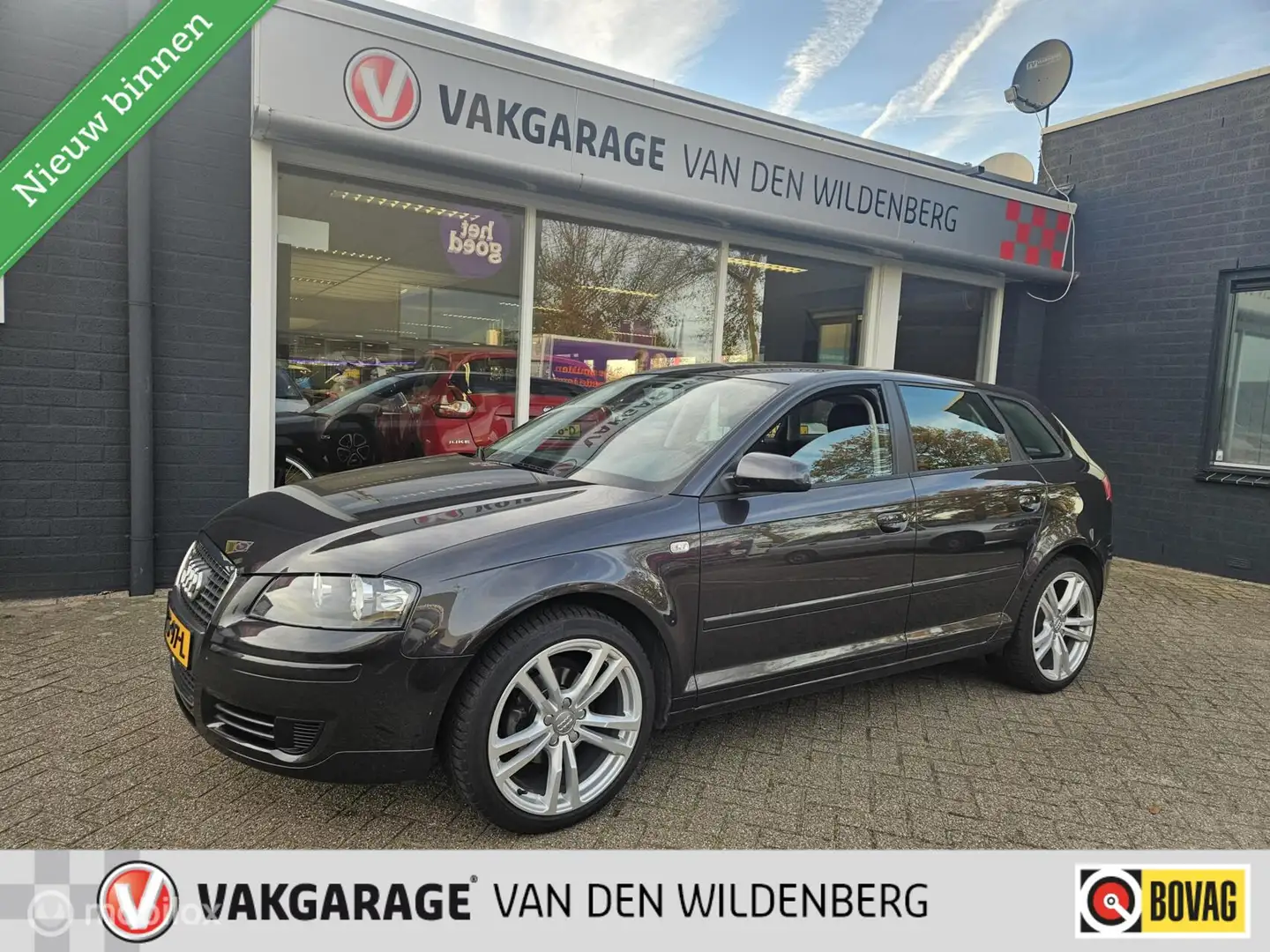 Audi A3 Sportback 1.6 Attraction Pro Line Noir - 1