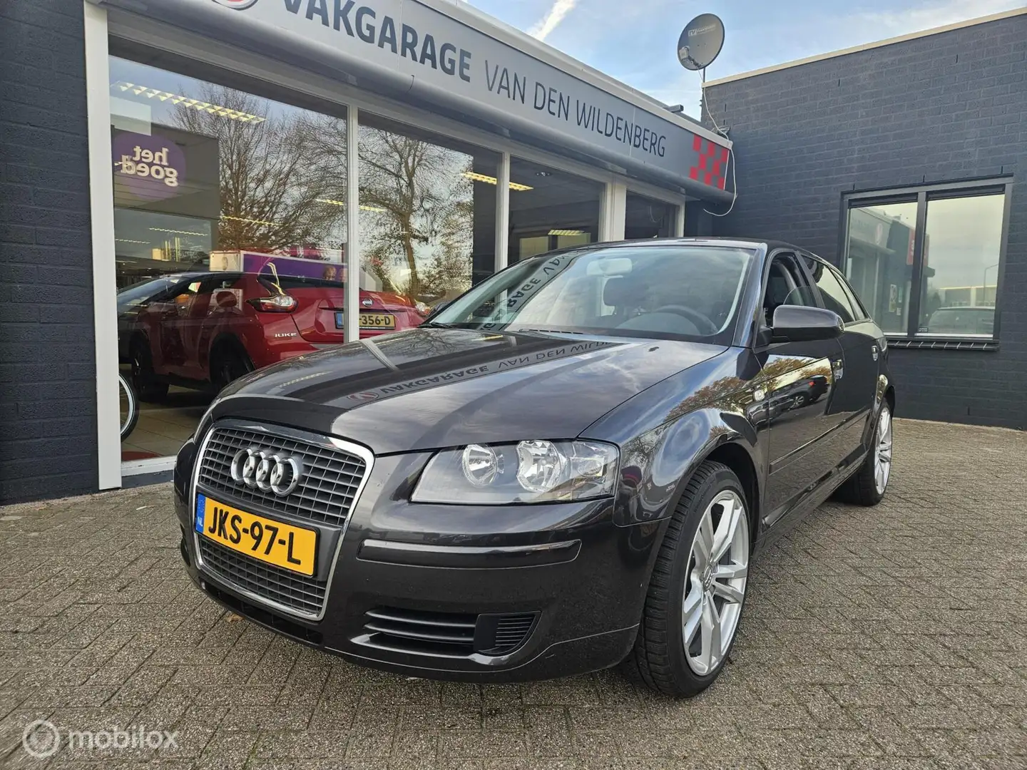 Audi A3 Sportback 1.6 Attraction Pro Line Noir - 2