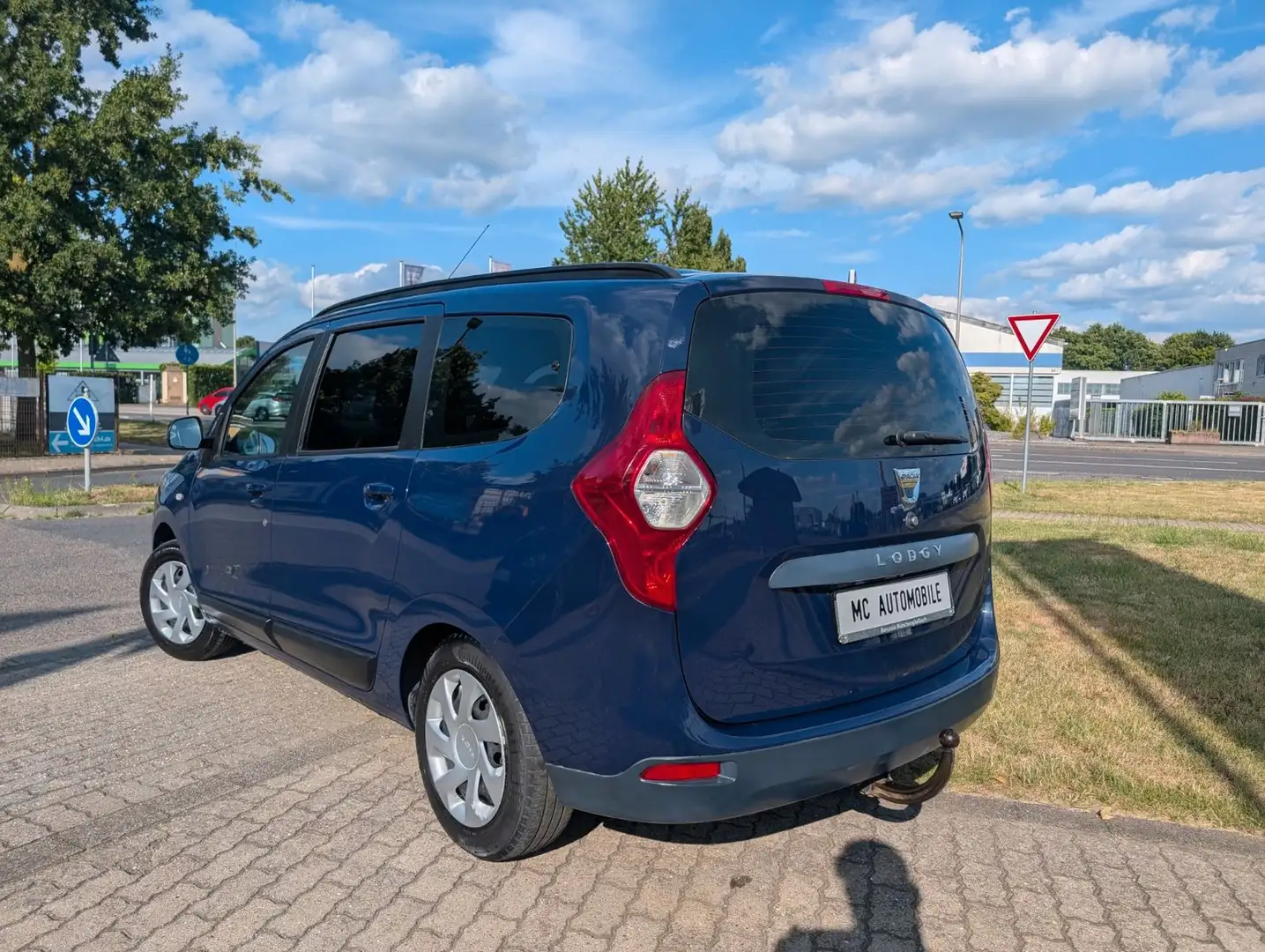 Dacia Lodgy Laureate*7-SITZE*KLIMA*USB*AHK !! Blau - 2