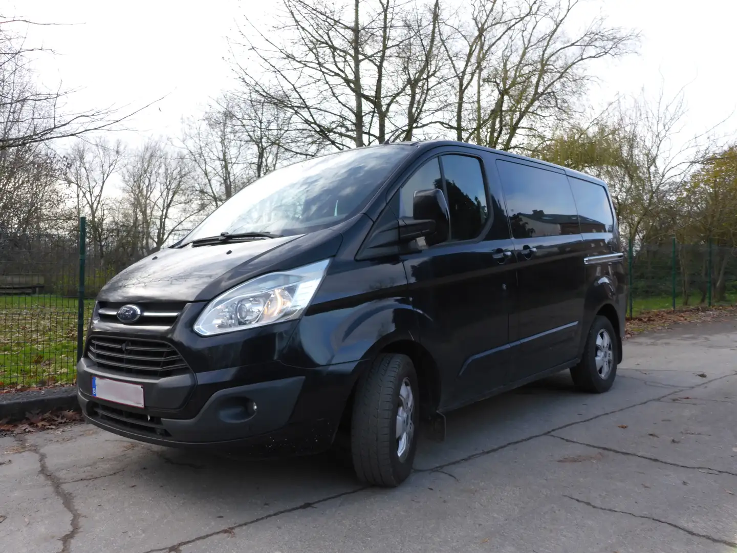 Ford Transit Custom Transit Custom 2.2 TDCi L1H1 - 10 578 € htva Zwart - 1
