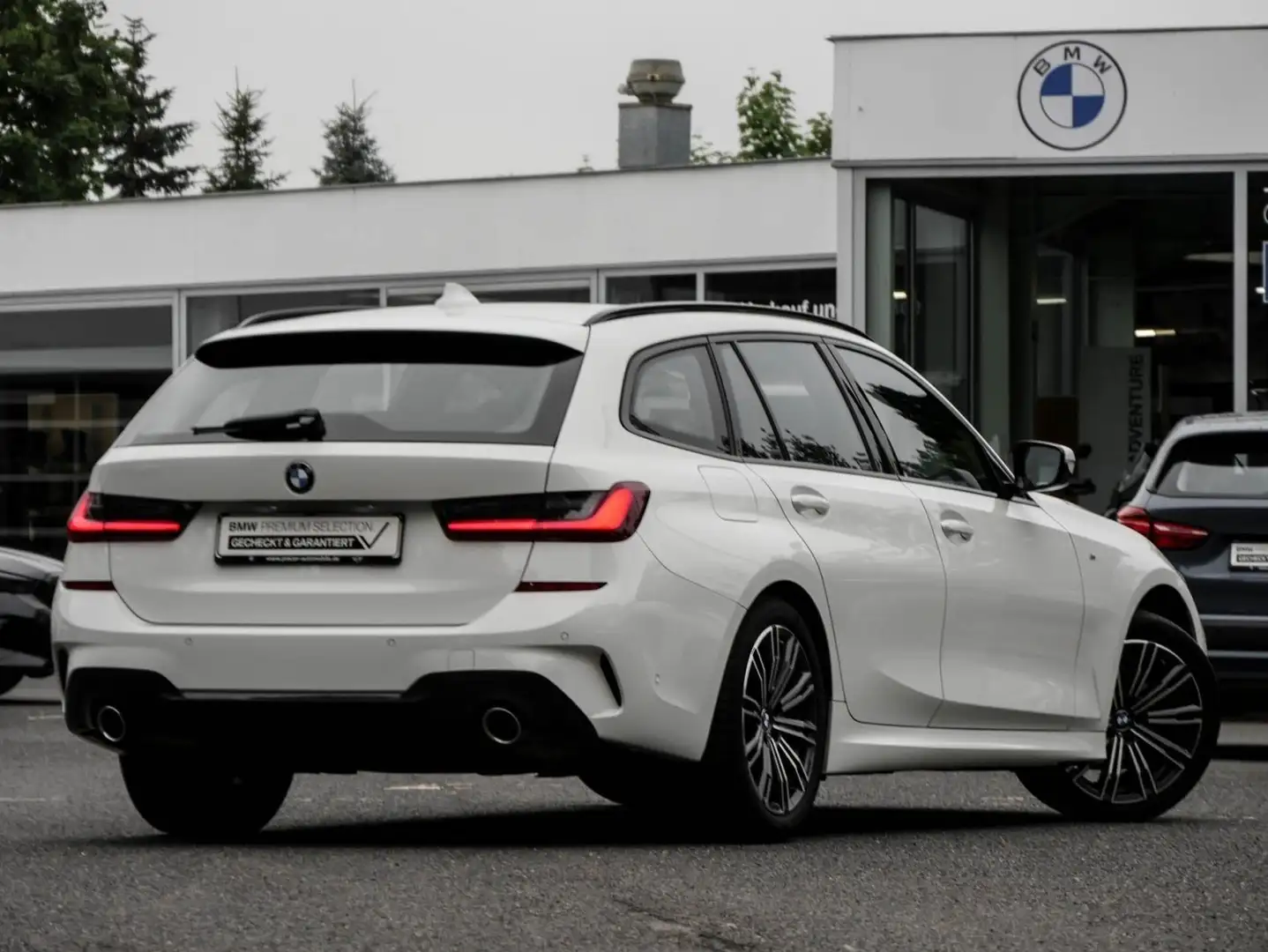 BMW 320 i M SPORT+SHZ+PDC+LC PROF Weiß - 2