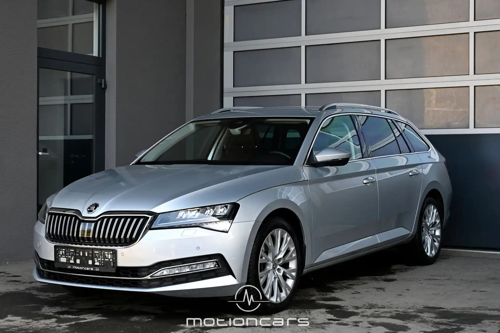 Skoda Superb Super Kombi 1,5 TSI ACT Business Edition DSG Pick Silber - 1