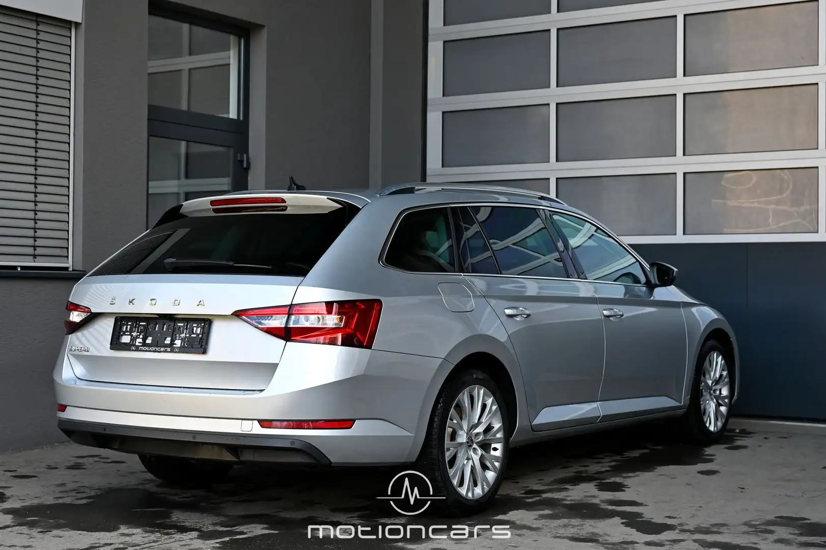 Skoda Superb Super Kombi 1,5 TSI ACT Business Edition DSG Pick Silber - 2