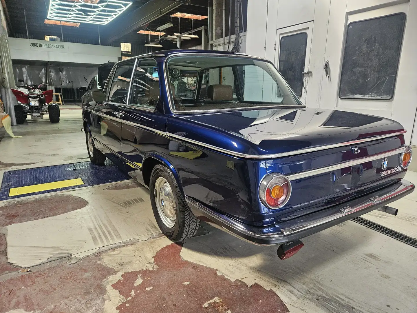 BMW 2002 tii avec toit ouvrant - 2