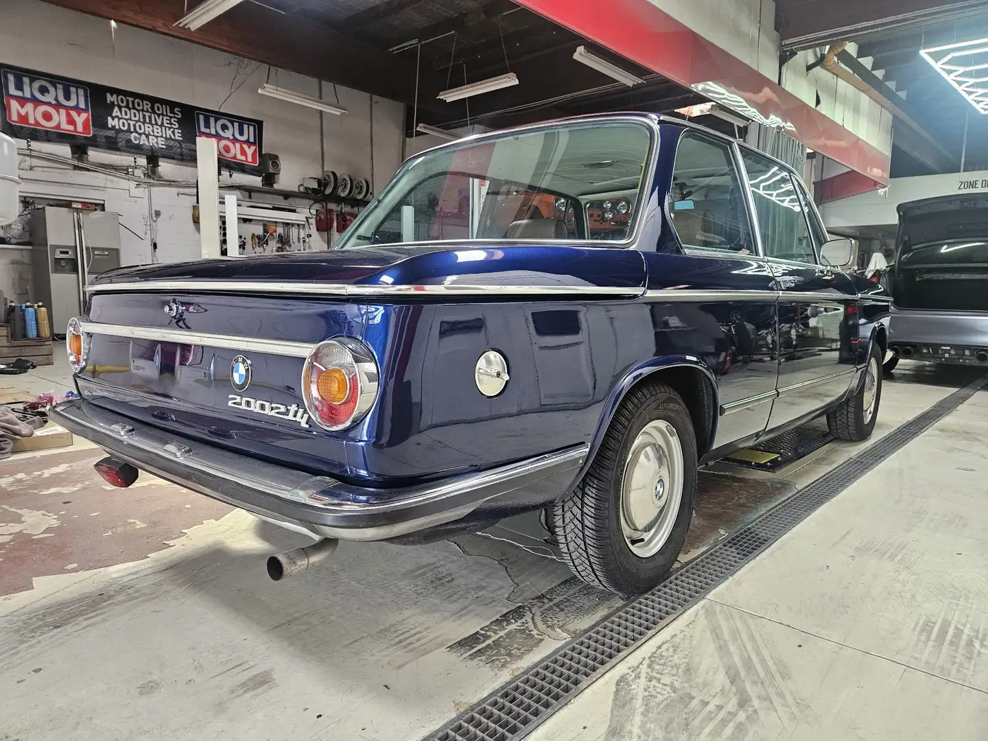 BMW 2002 tii avec toit ouvrant - 1