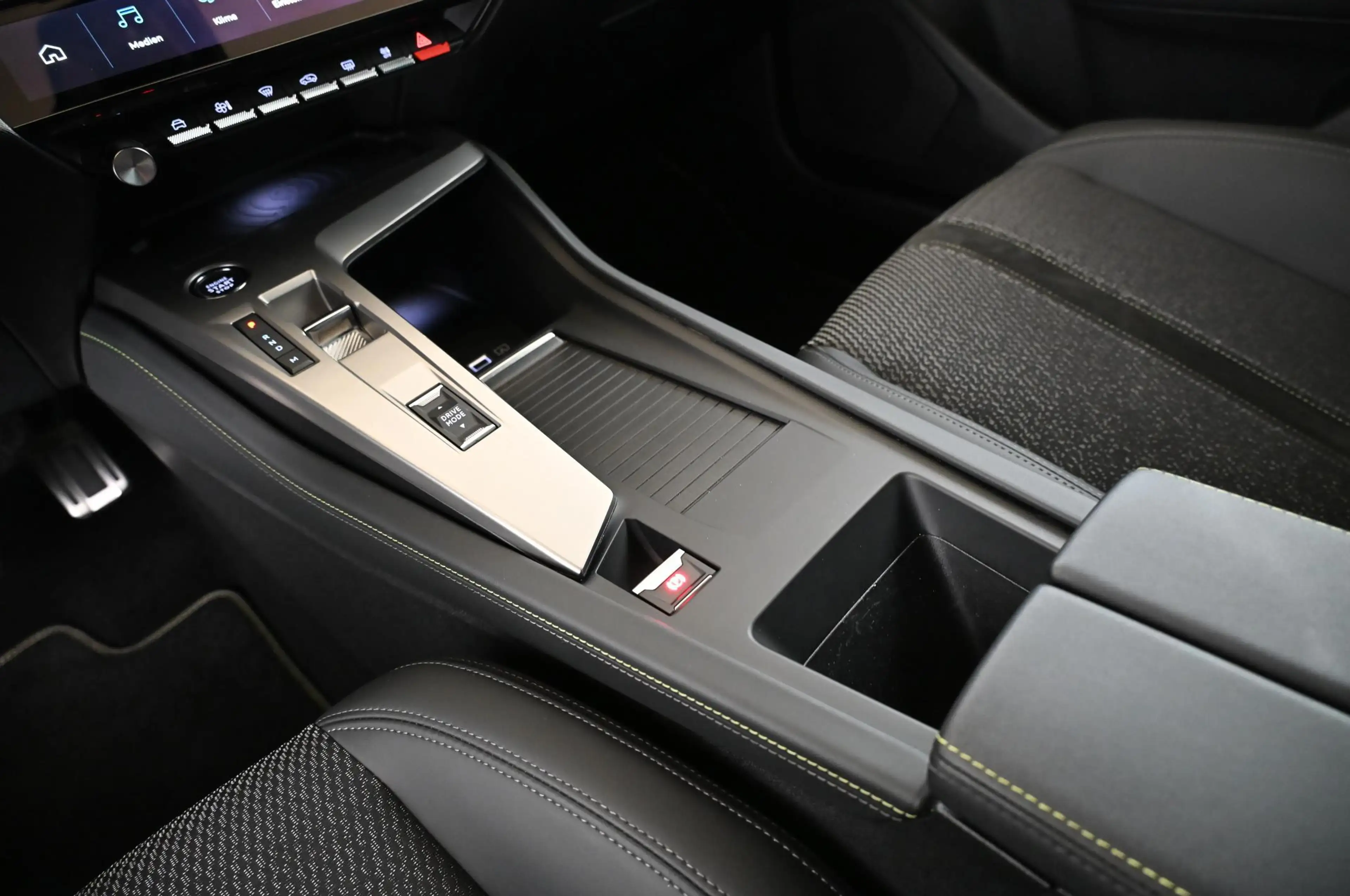 Peugeot 308 SW 1.2 e-THP EAT8 GT LED/NAVI/SOUND-HIFI/18 — photo 14