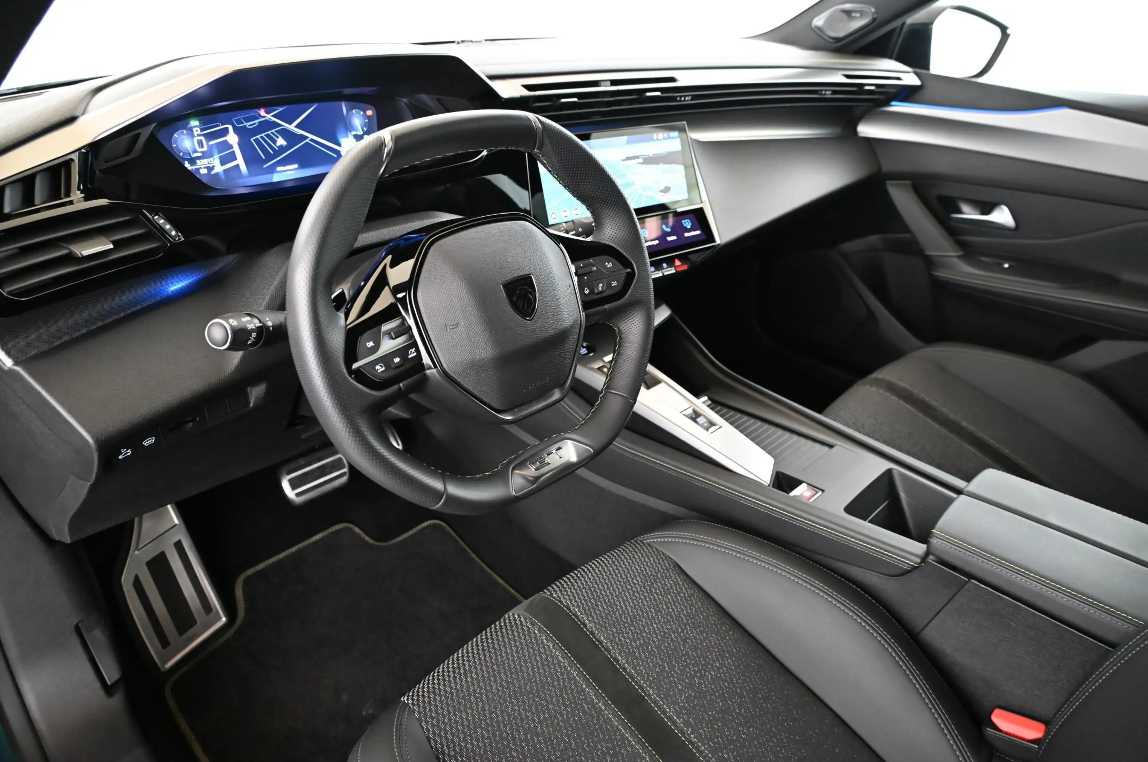 Peugeot 308 SW 1.2 e-THP EAT8 GT LED/NAVI/SOUND-HIFI/18 — photo 12