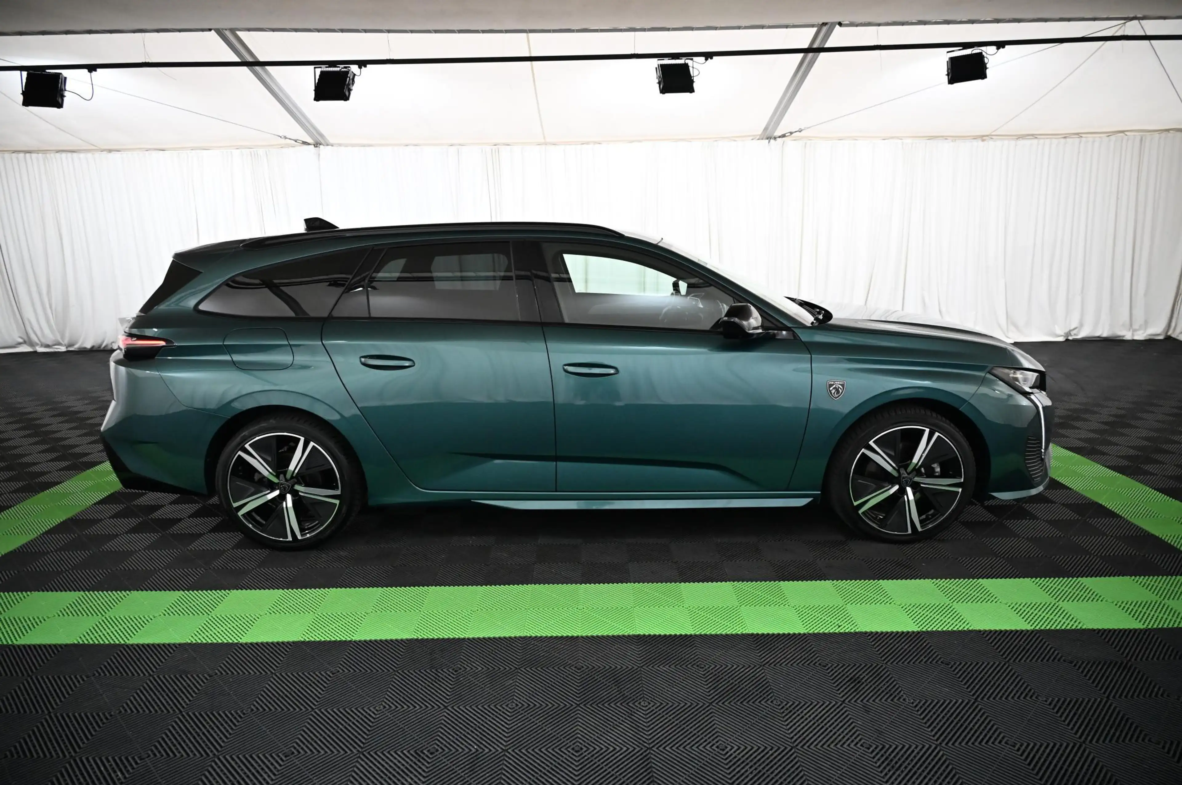 Peugeot 308 SW 1.2 e-THP EAT8 GT LED/NAVI/SOUND-HIFI/18 — photo 8