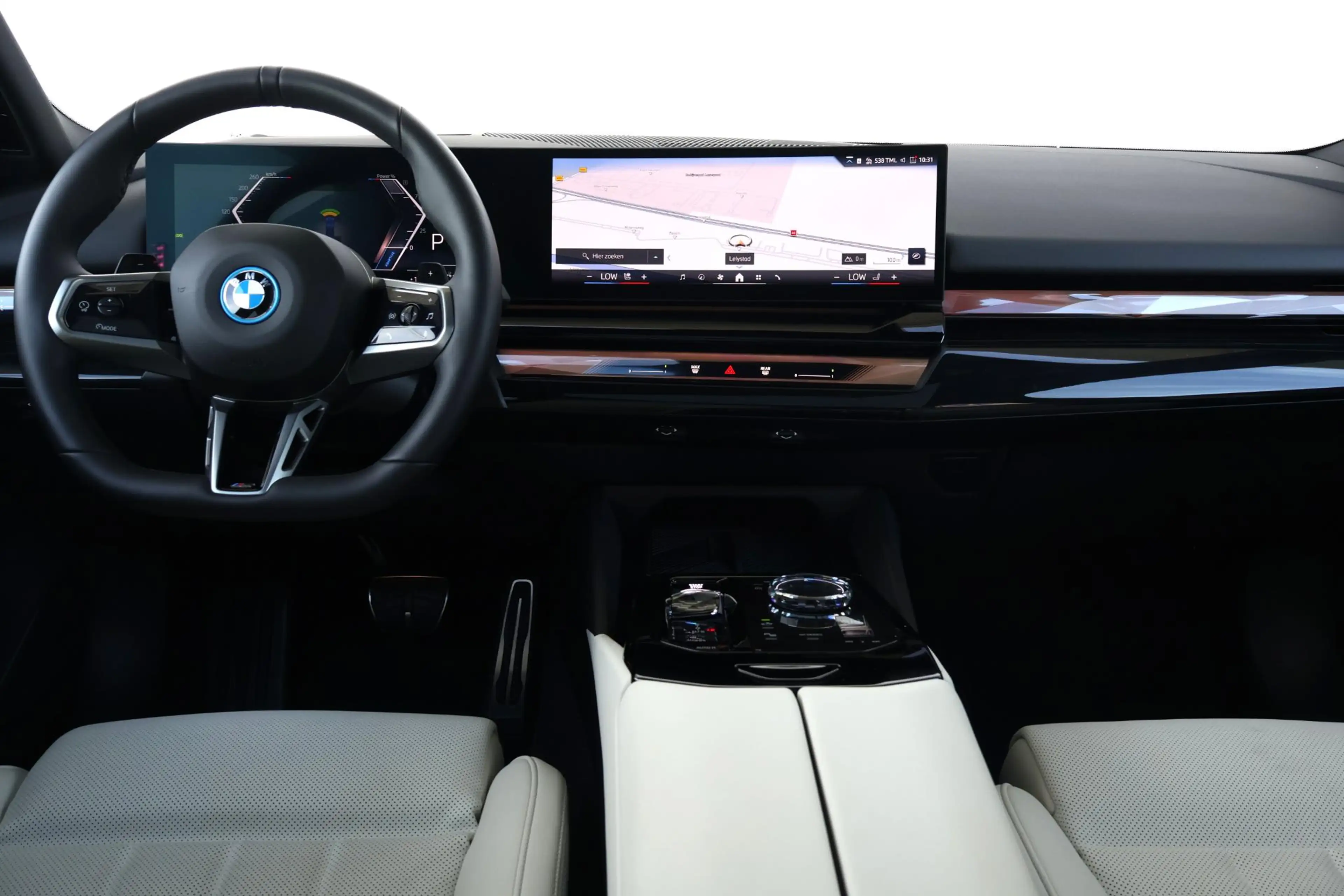 BMW 550 5-serie Touring 550e xDrive | SoH 100% | Sport Pak — photo 12
