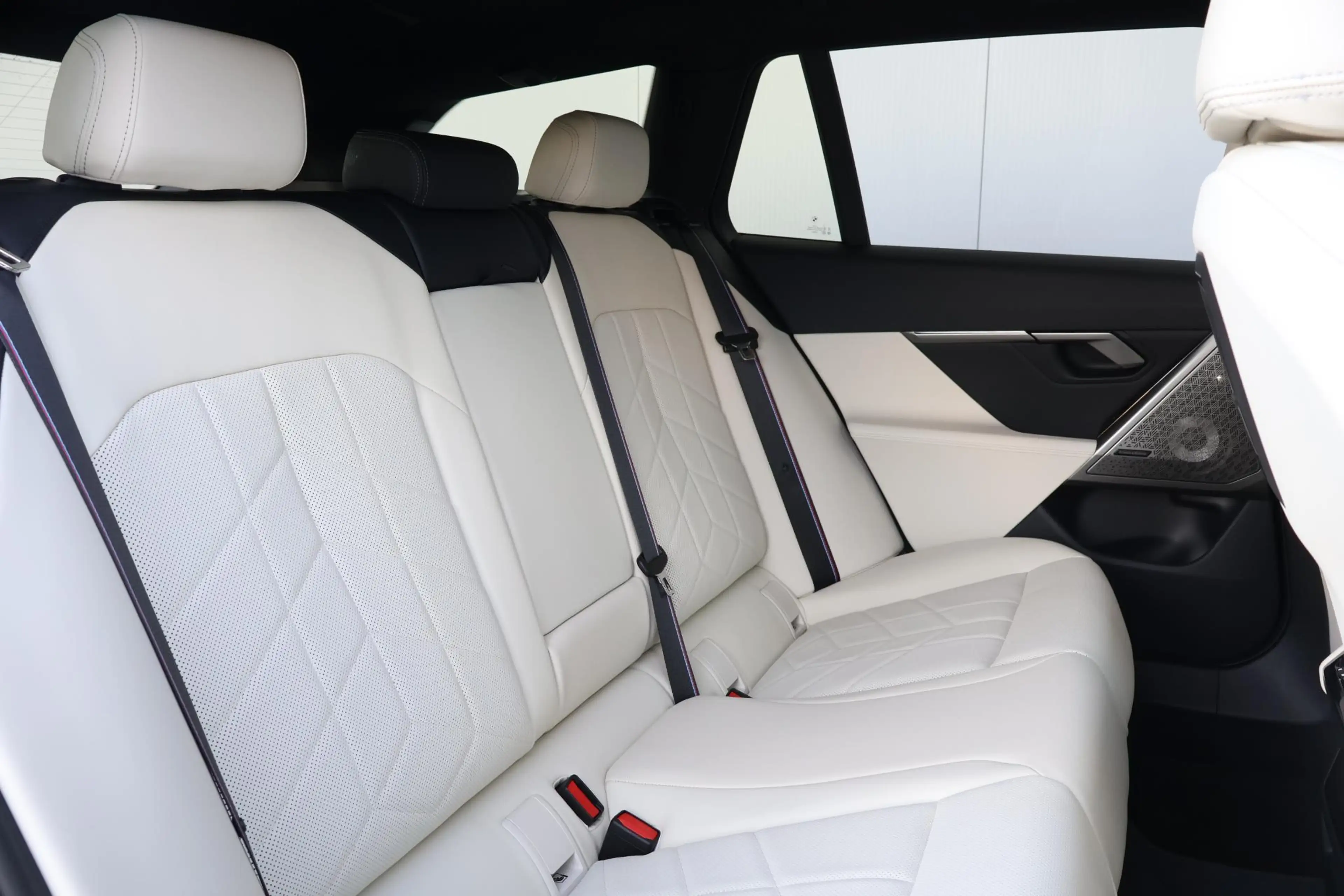 BMW 550 5-serie Touring 550e xDrive | SoH 100% | Sport Pak — photo 11