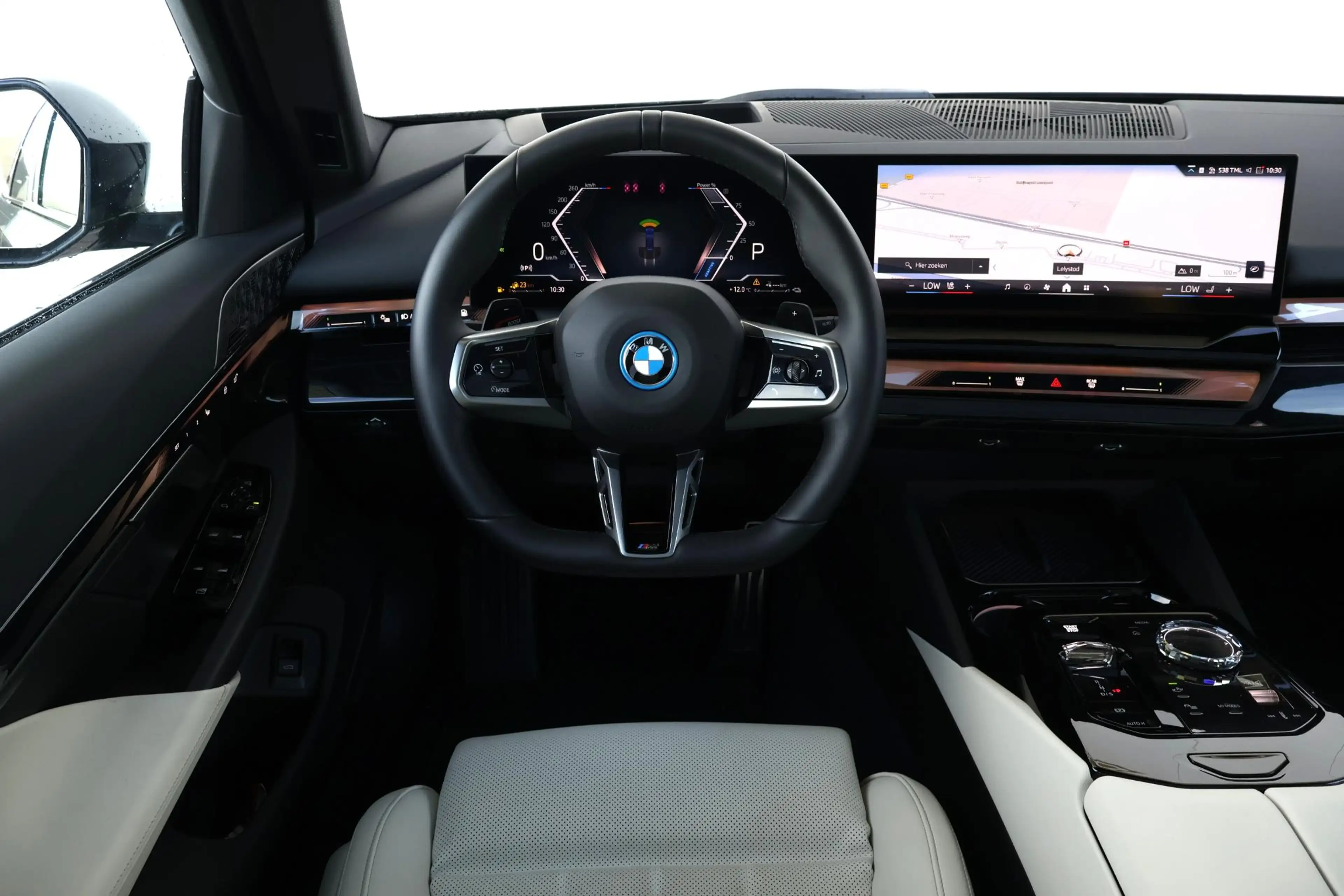 BMW 550 5-serie Touring 550e xDrive | SoH 100% | Sport Pak — photo 10
