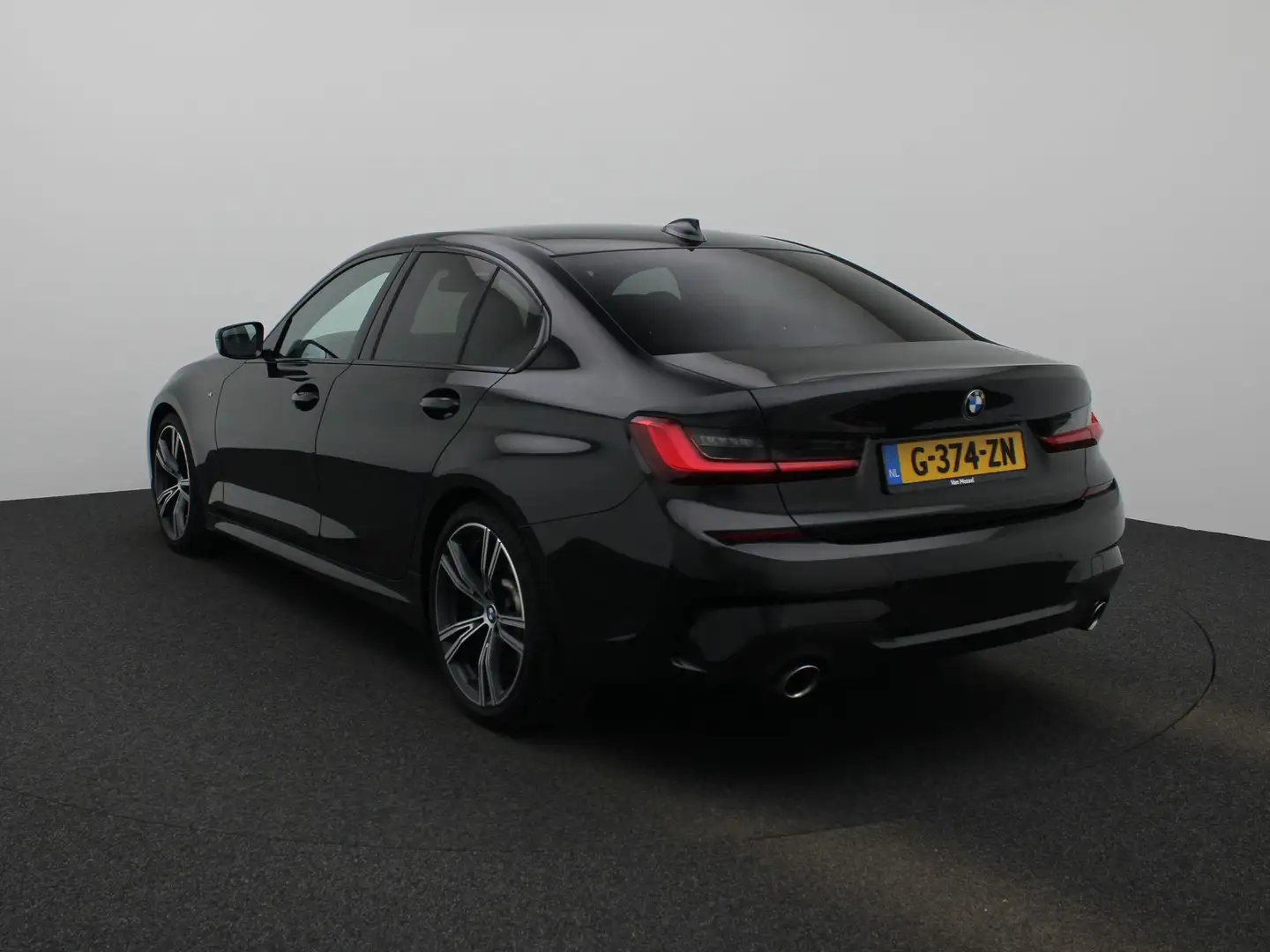 BMW 320 3-serie 320i High Executive Edition M-Sport | Lede Zwart - 2
