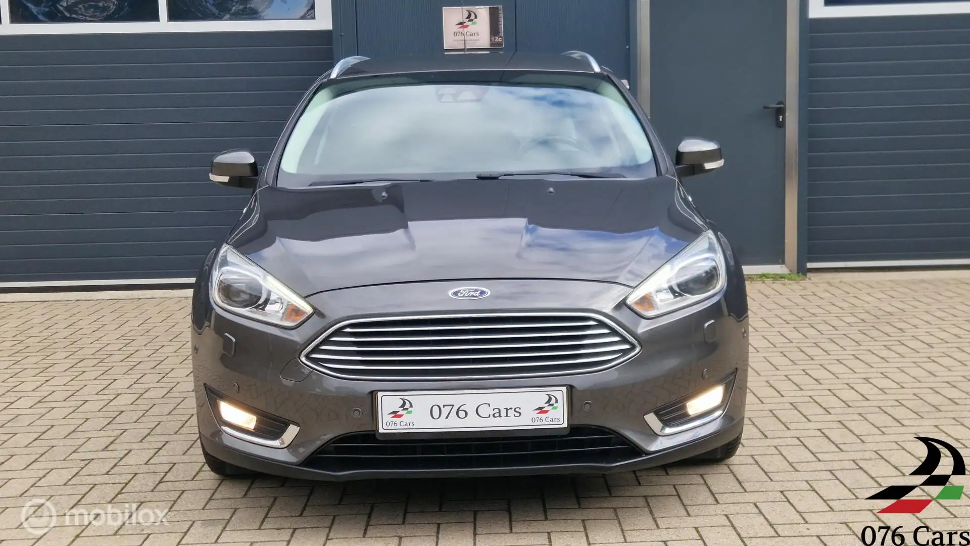 Ford Focus Wagon 1.0 Titanium Edition VOL OPTIES KEYLESS NAVI Grijs - 2