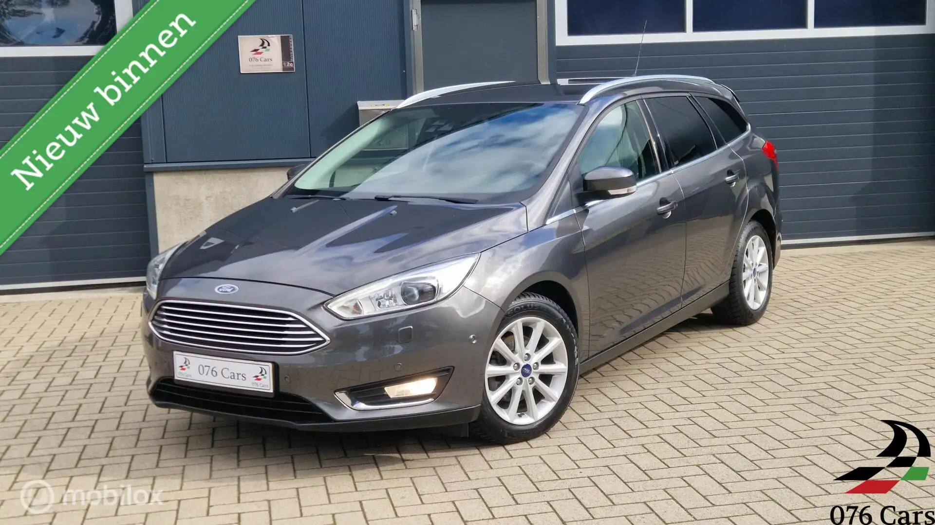 Ford Focus Wagon 1.0 Titanium Edition VOL OPTIES KEYLESS NAVI Grijs - 1