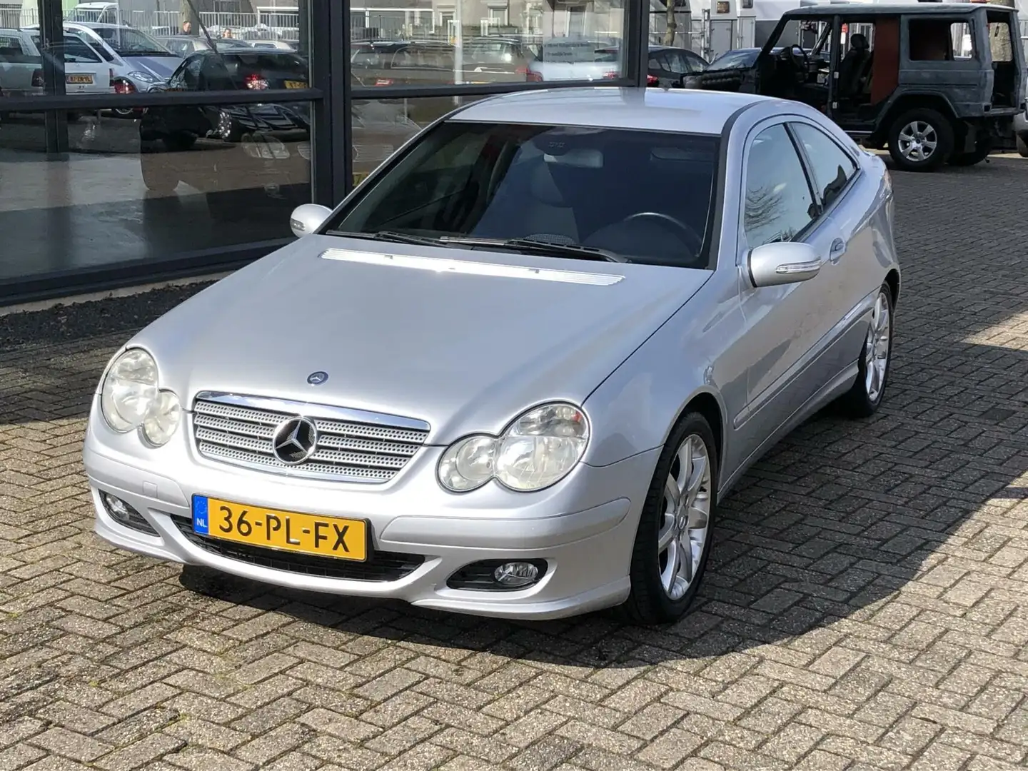 Mercedes-Benz C 180 Sportcoupé K. Automaat, evolution pakket, Grau - 2