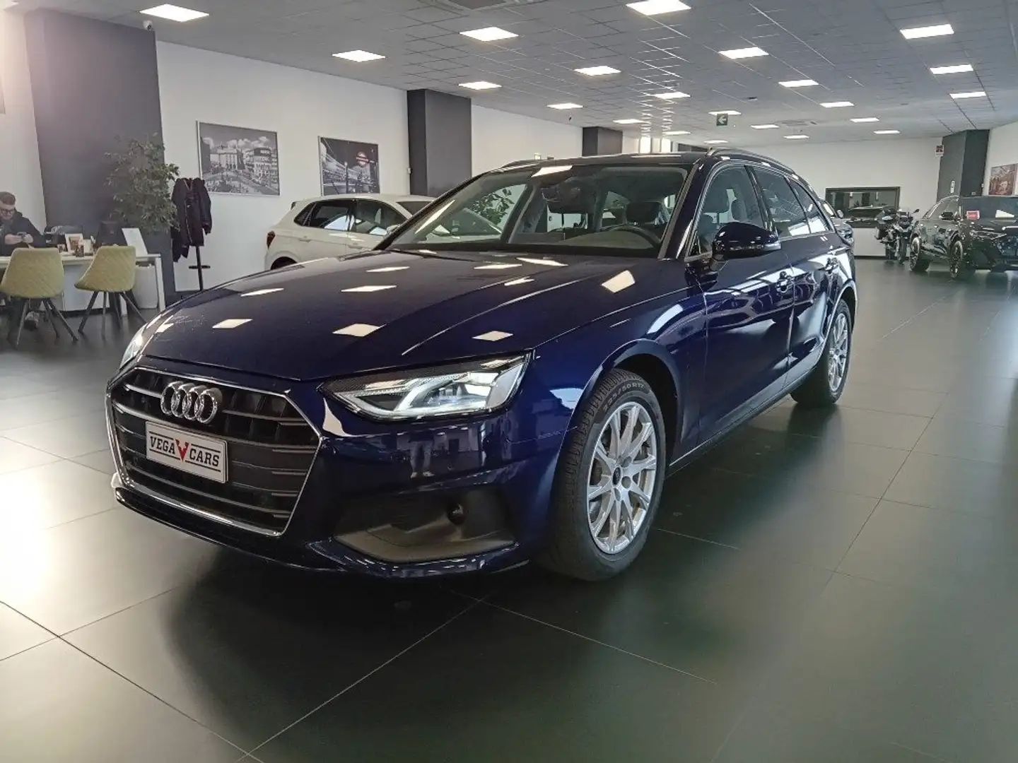 Audi A4 Avant 30 TDI/136 CV S tronic Business Advanced Blau - 1