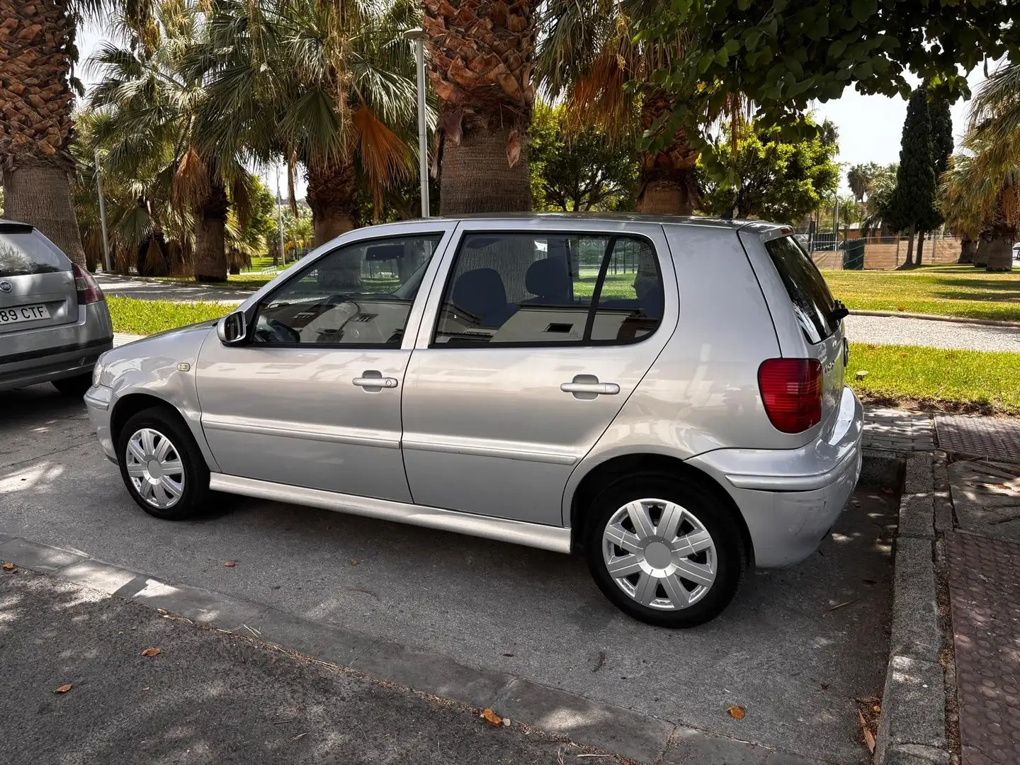 Volkswagen Polo 1.4 Conceptline - 2