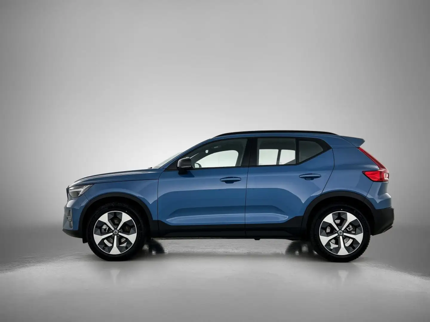 Volvo XC40 2.0 B4 Plus Dark | Trekhaak | Harman/Kardon | Blauw - 2