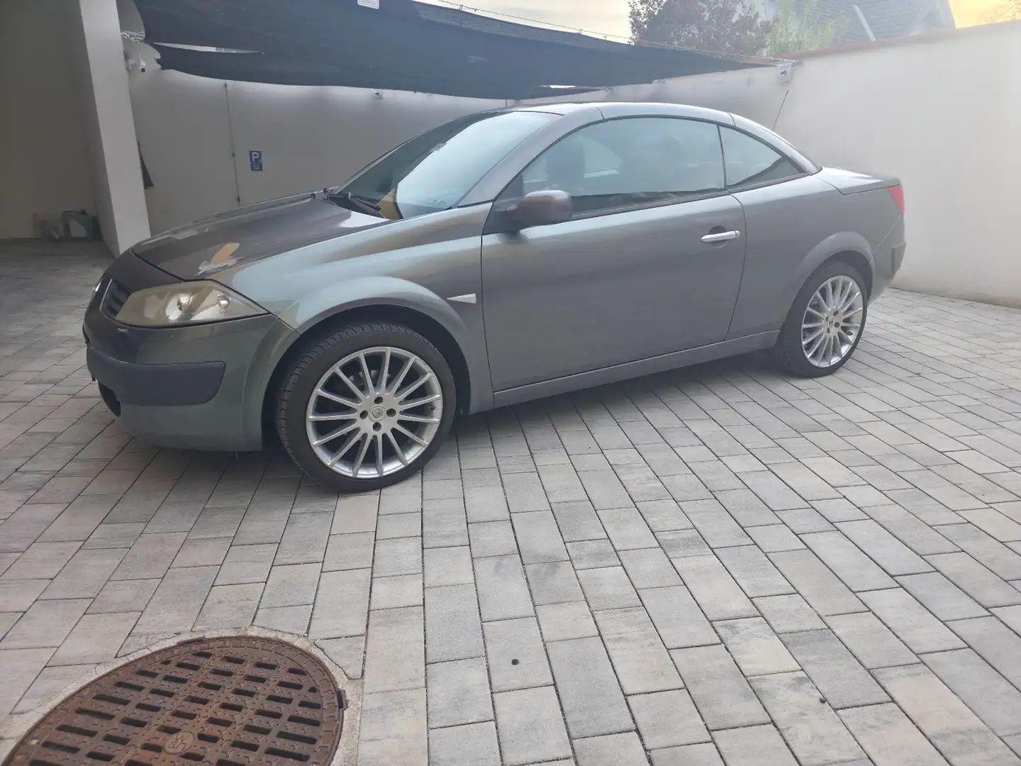 Renault Megane Mégane Privilège Luxus 1,9 dCi Privilège Luxus Grau - 1