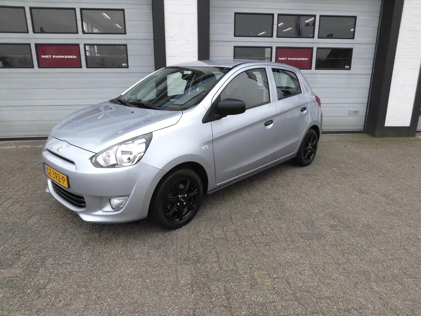 Mitsubishi Space Star 1.0 MIVEC 71PK Entry Grau - 1