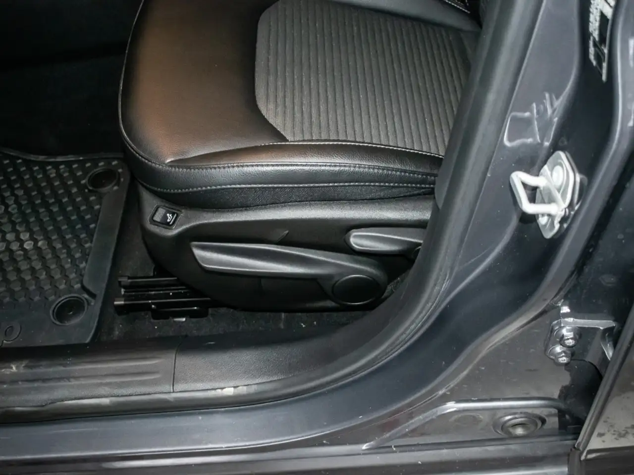 Jeep Compass Limited e-Hybrid Navi Digitales Cockpit Soundsyste 13