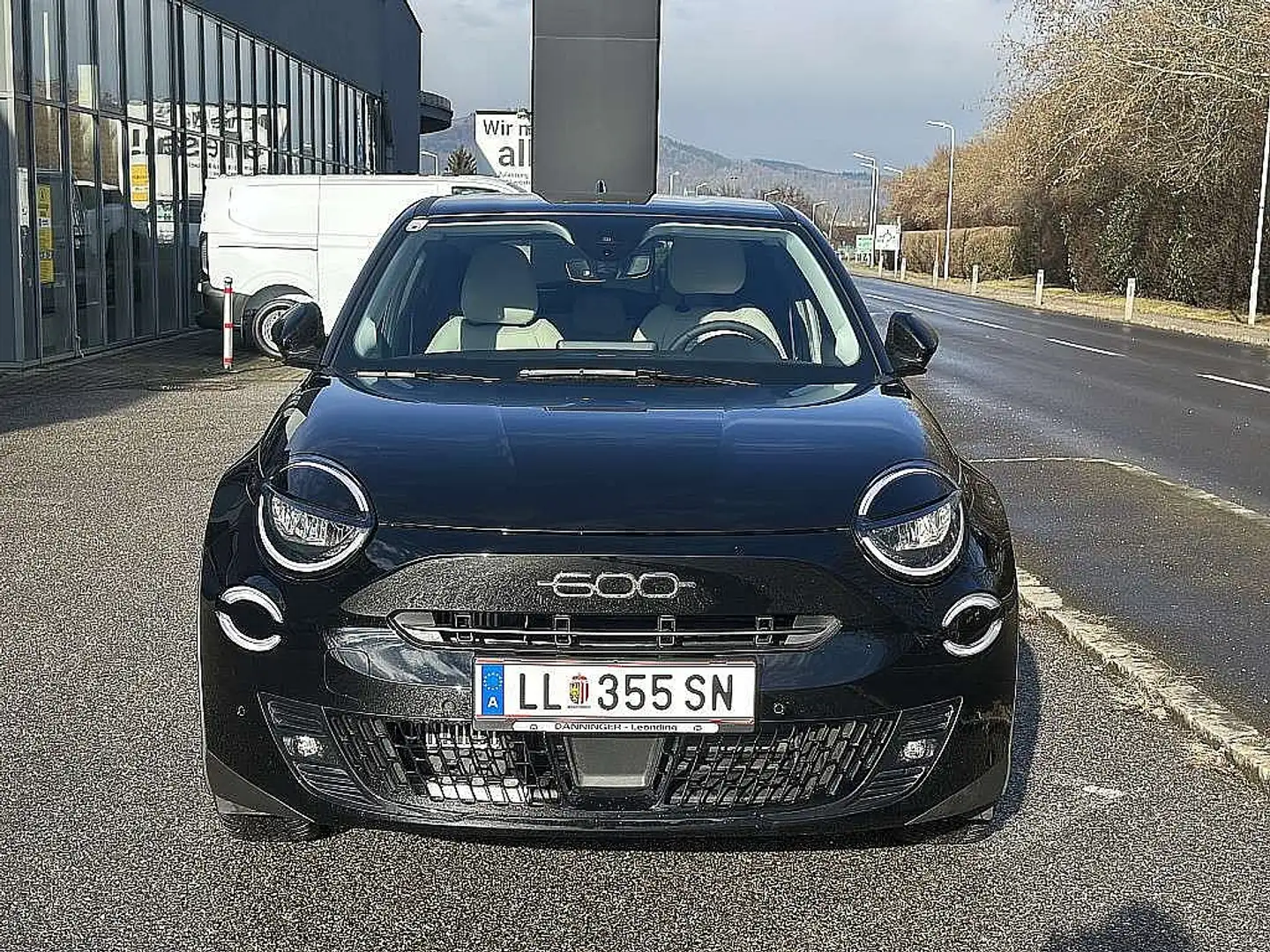 Fiat 600 Hybrid 100 6-Gang eDCT La Prima Schwarz - 1